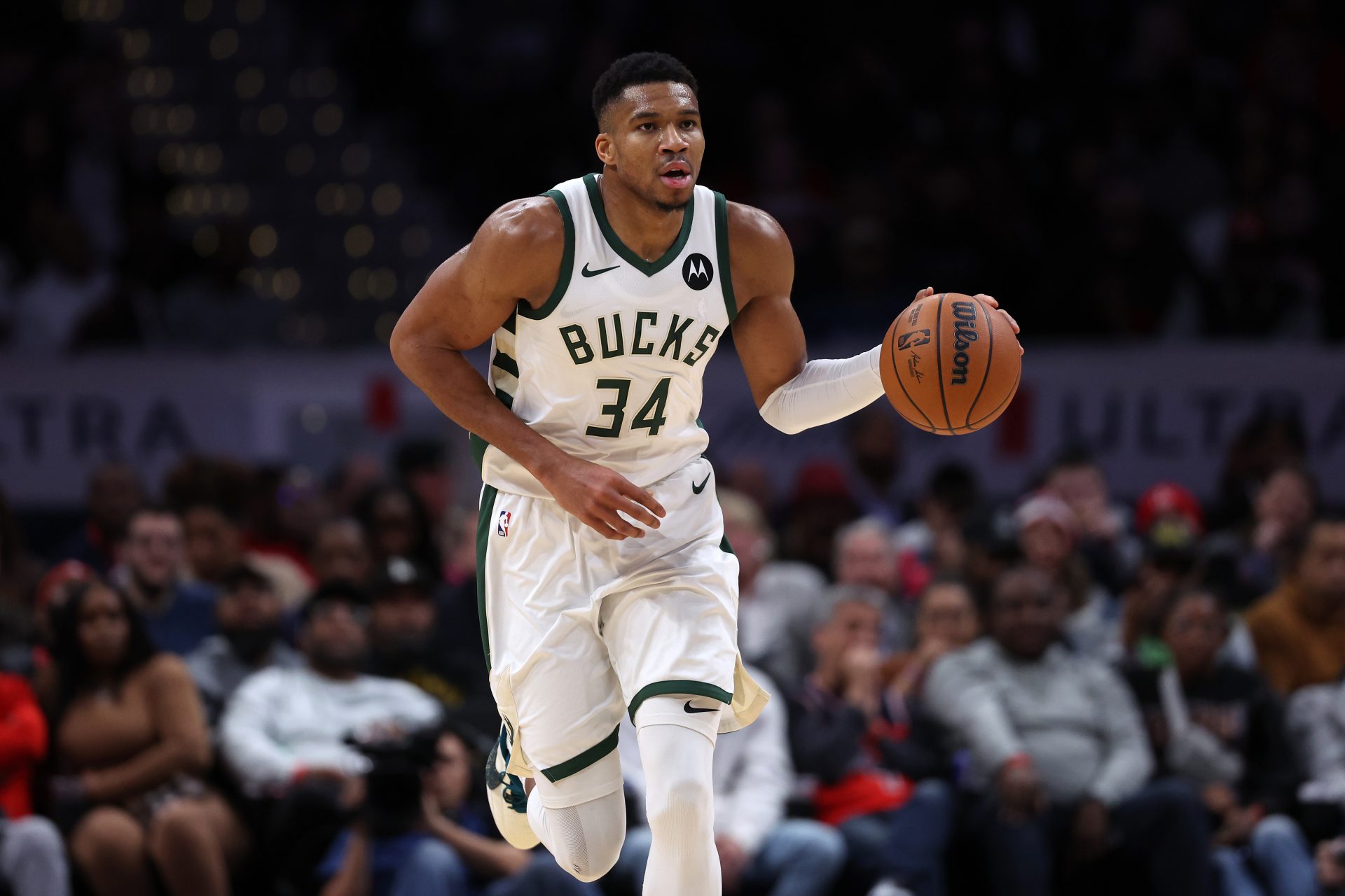 Giannis Antetokounmpo con i Milwaukee Bucks