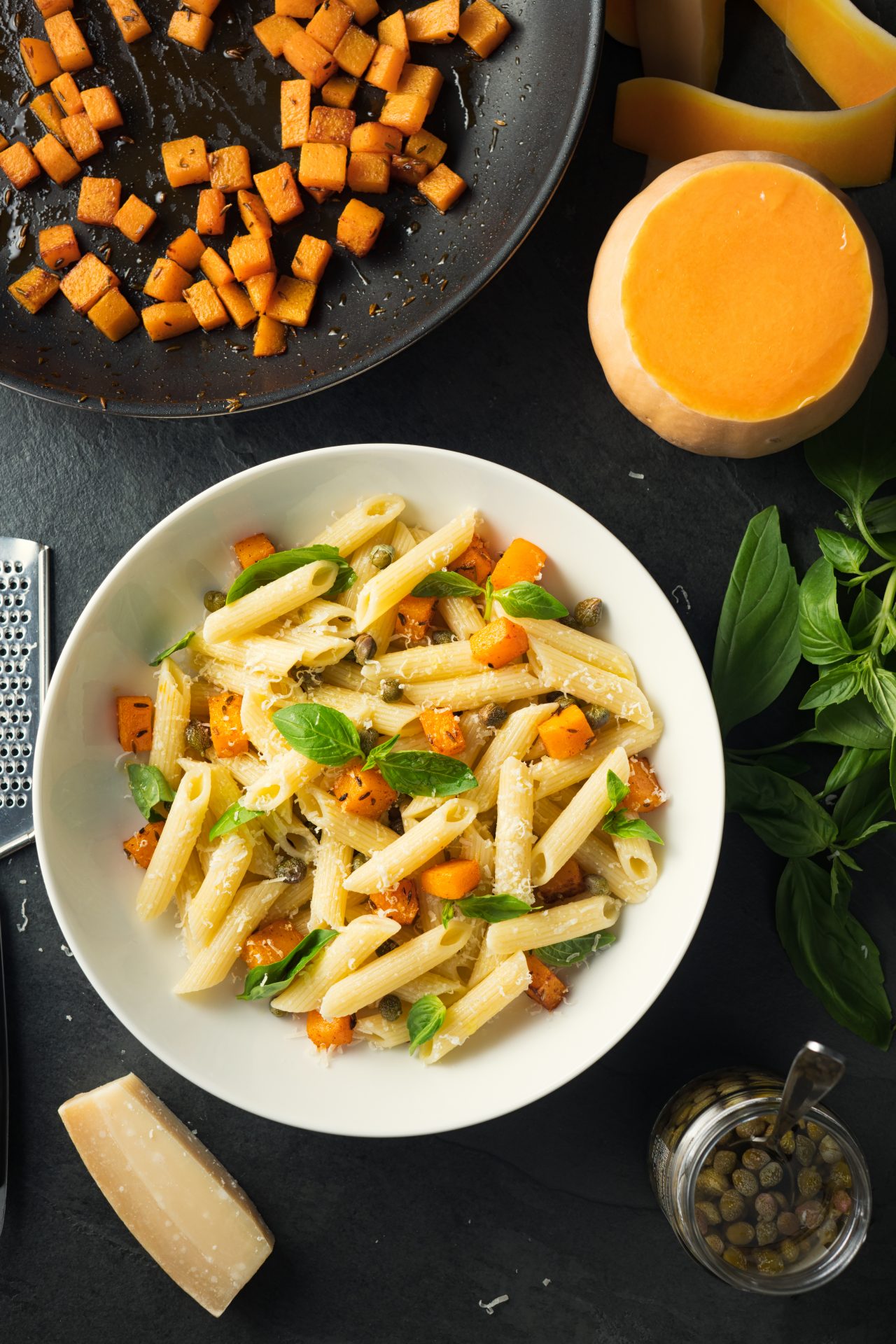 Rigatoni con calabaza y manzana roja