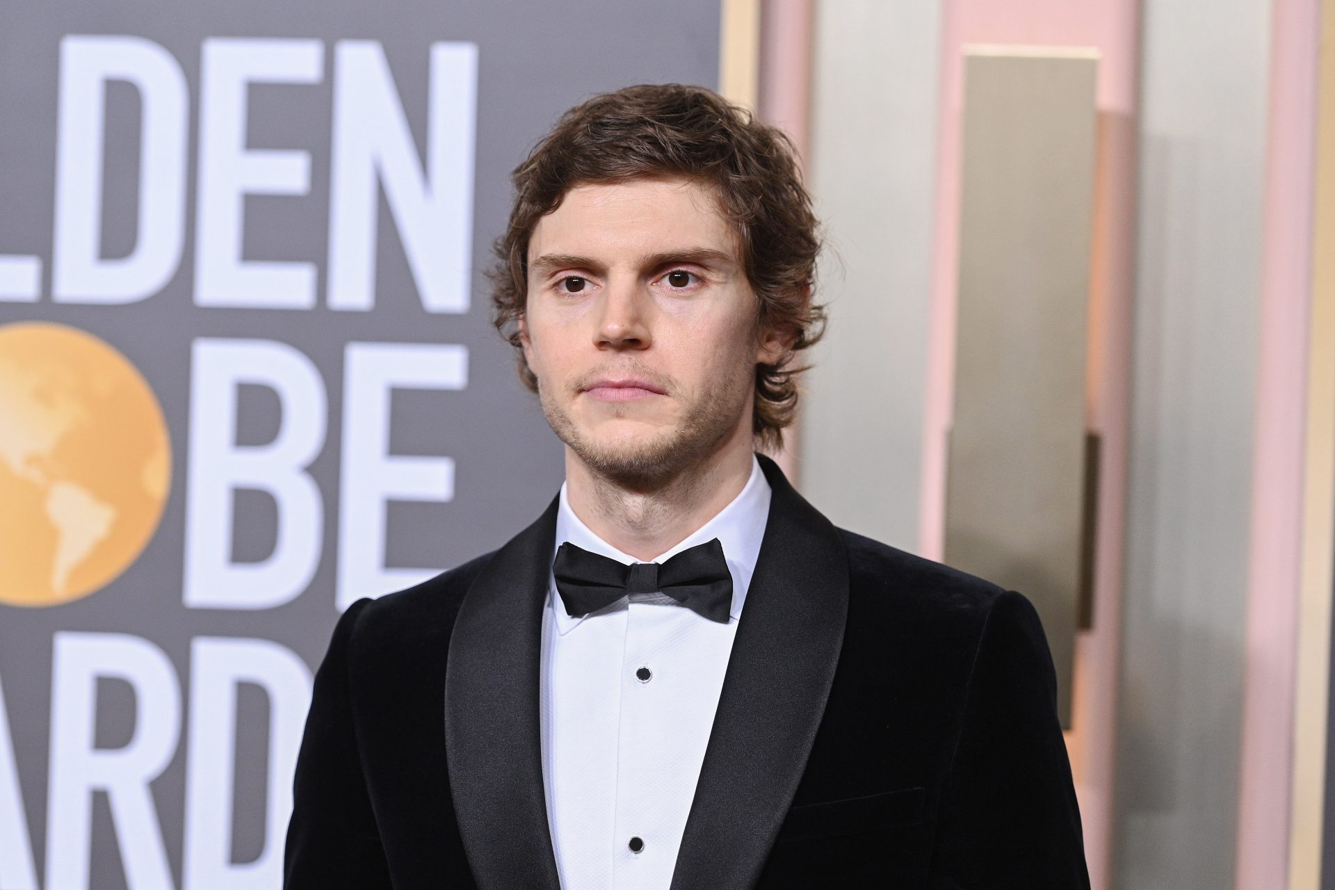 Evan Peters (Dahmer)