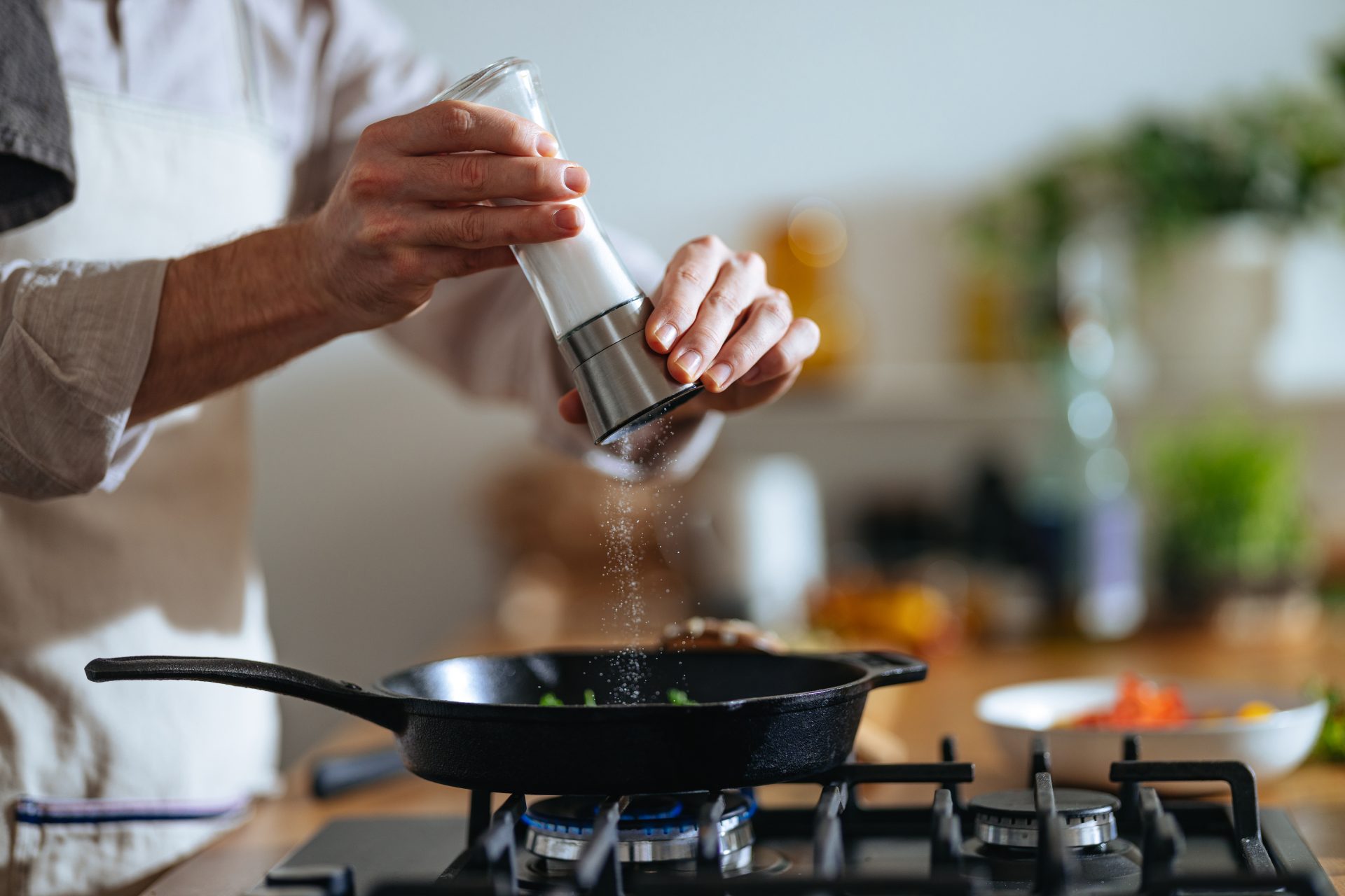 ¿Cuánta sal podemos consumir al día? Consejos para moderar su ingesta