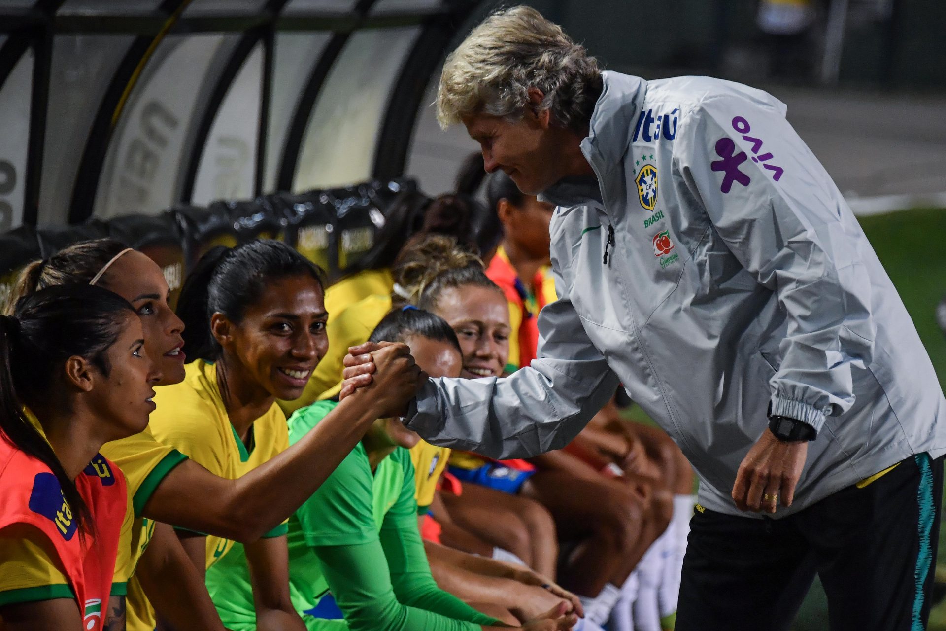 Pia Sundhage vai além do gramado