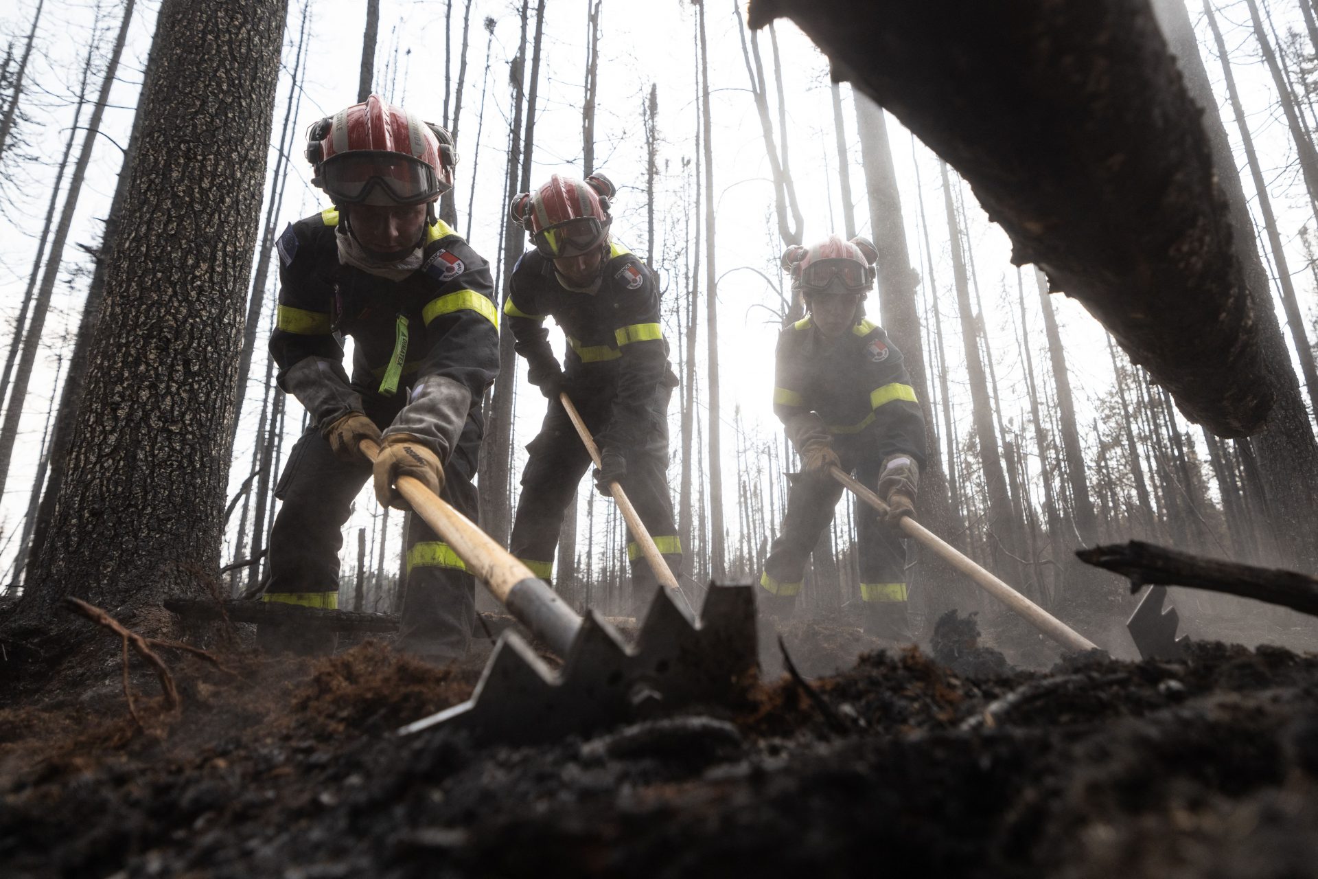 Are firefighting helicopters really shooting flames at burning forests?