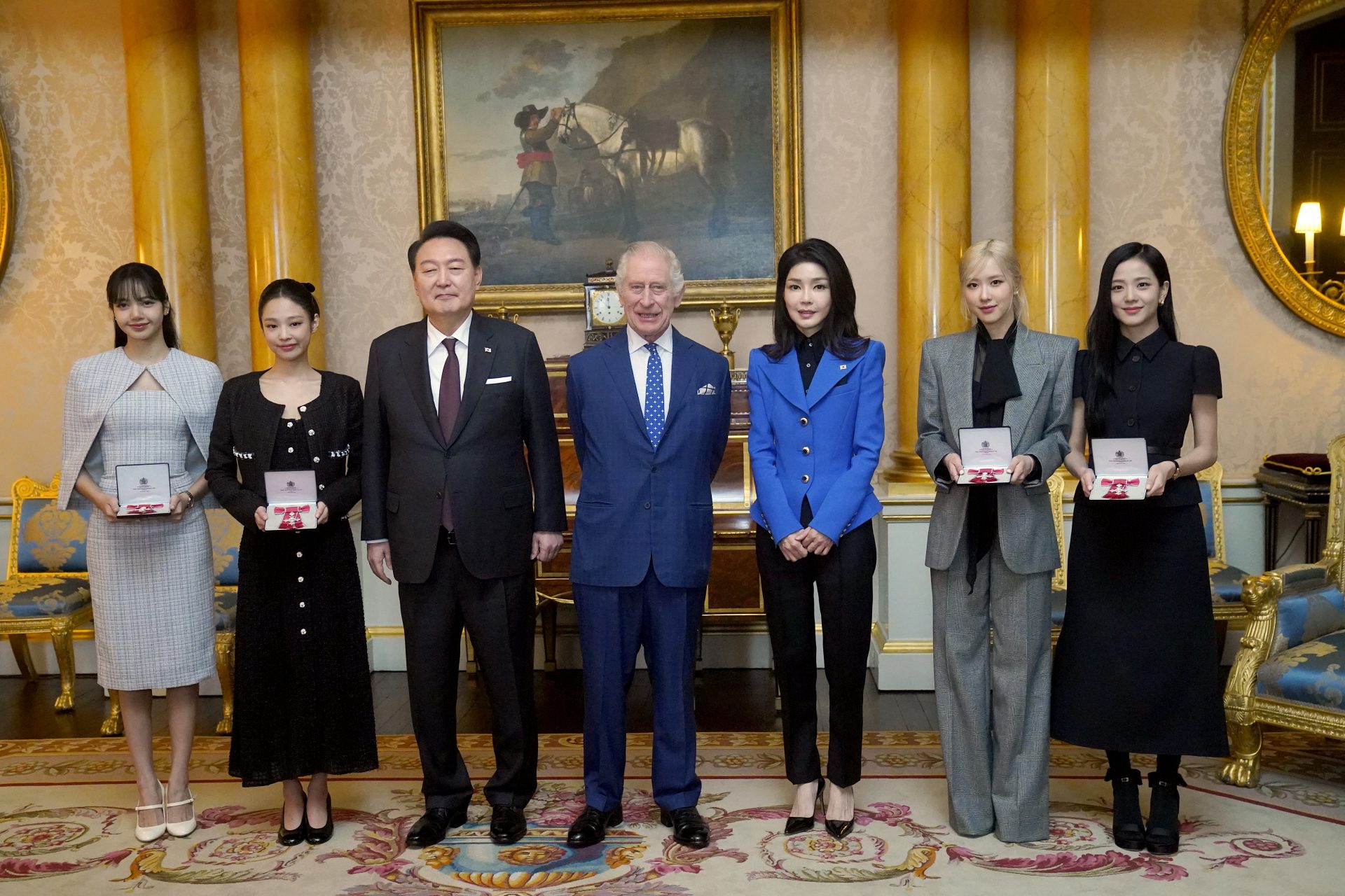 Blackpink meets the British royals!