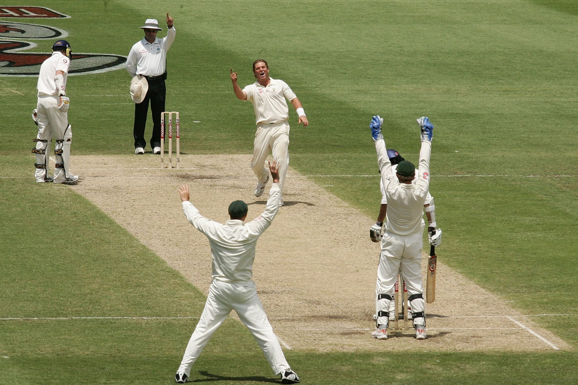 Shane Warne (708 wickets) 