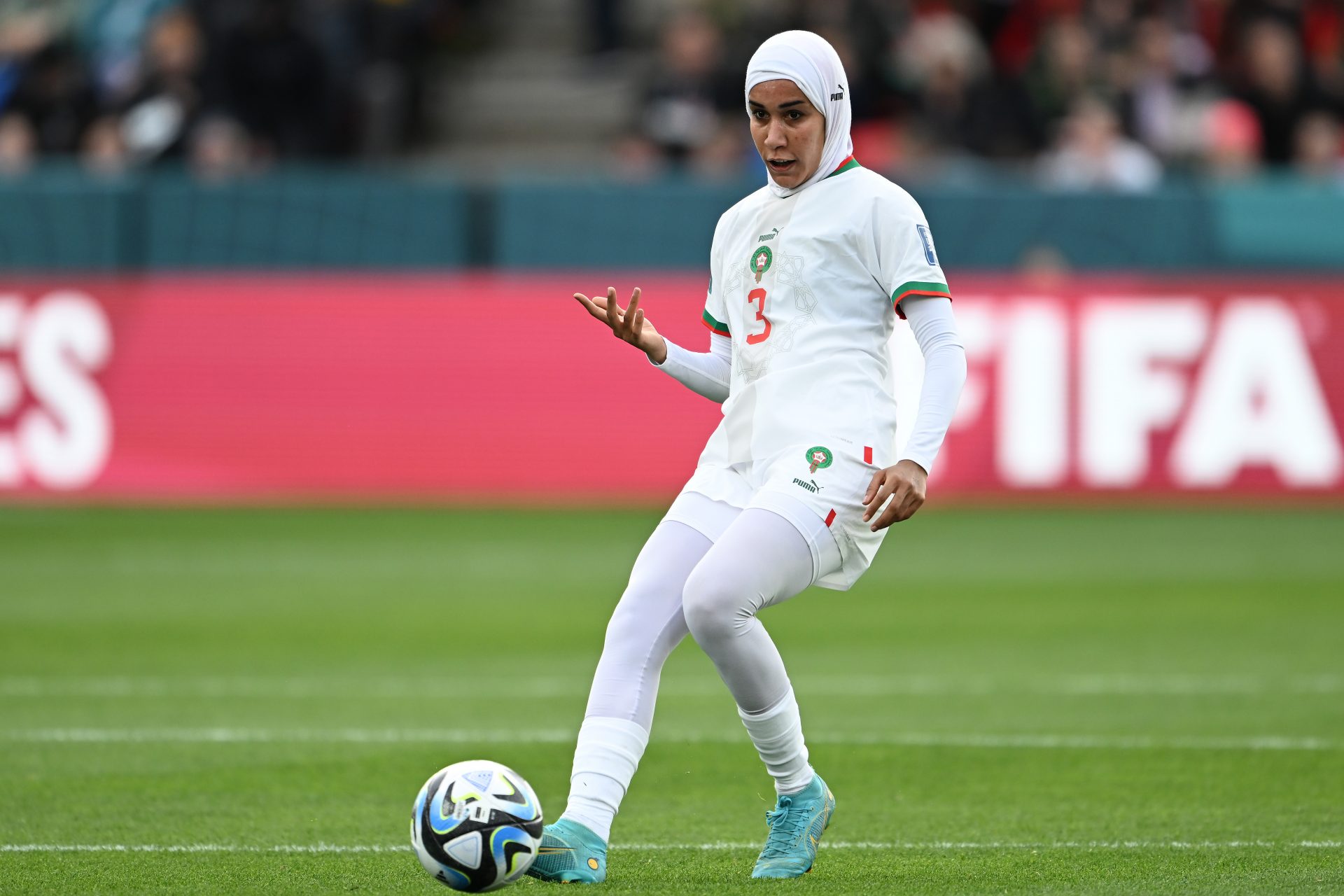 WK Vrouwen: Hoe Nouhaila Benzina moslimvrouwen de weg wijst in het voetbal