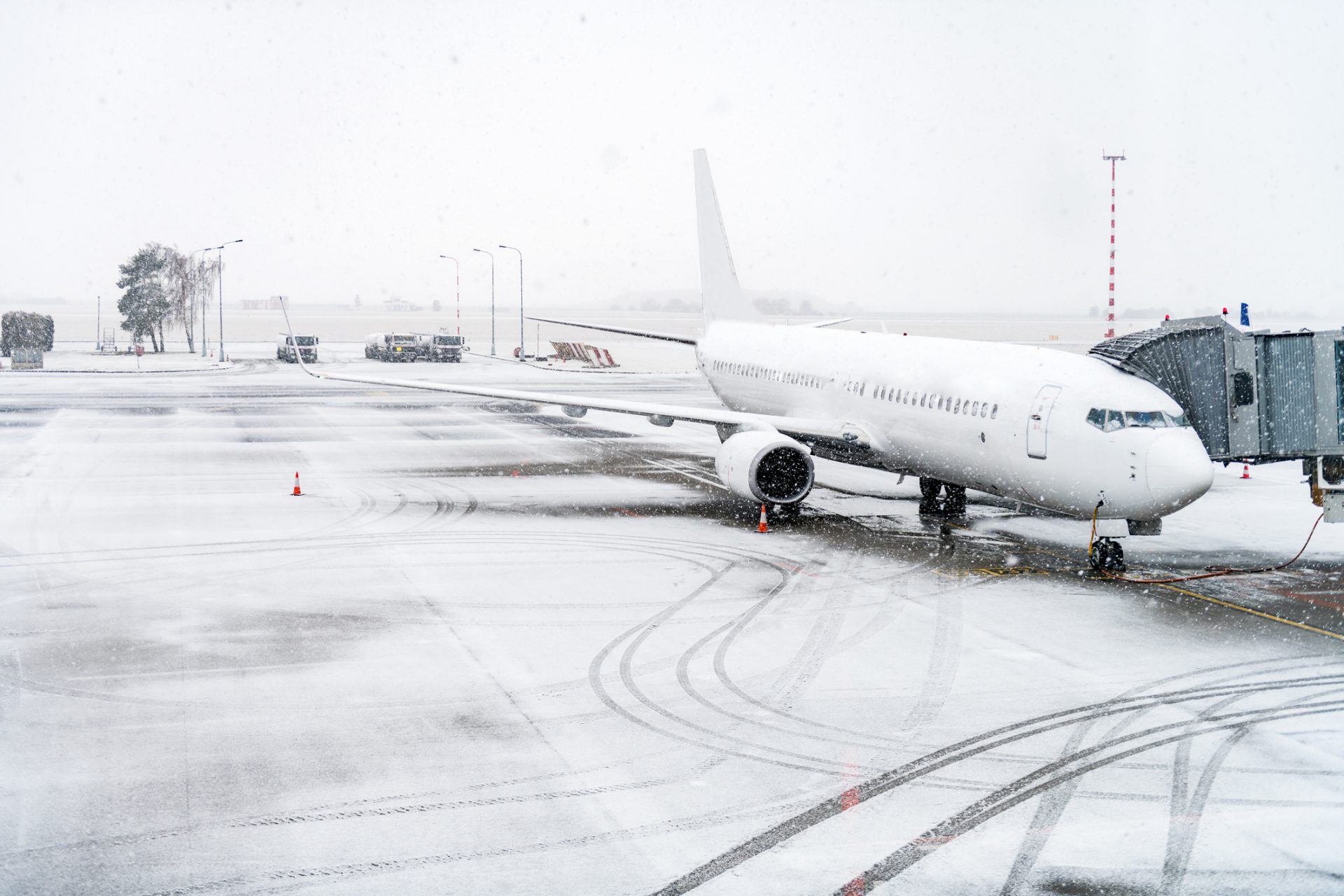 A snowstorm that closes the airline hub 