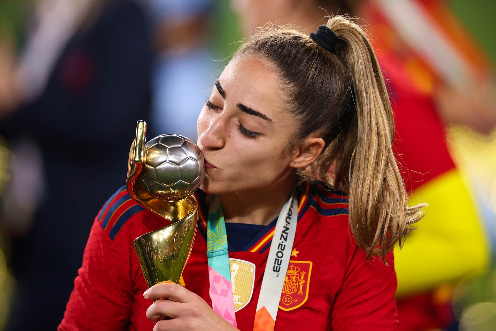 Verschrikkelijk nieuws voor deze Spaanse voetbalster, net nadat ze de WK-finale had gewonnen