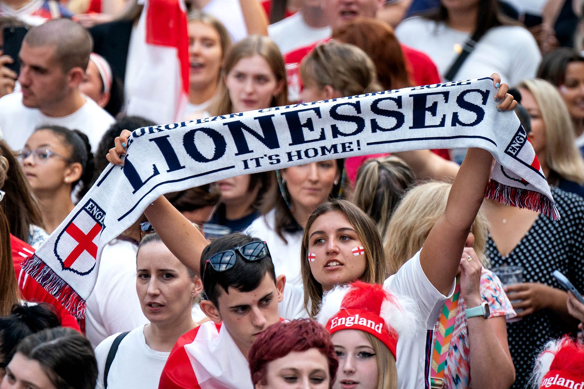 Viel mehr englische Fans im Stadion