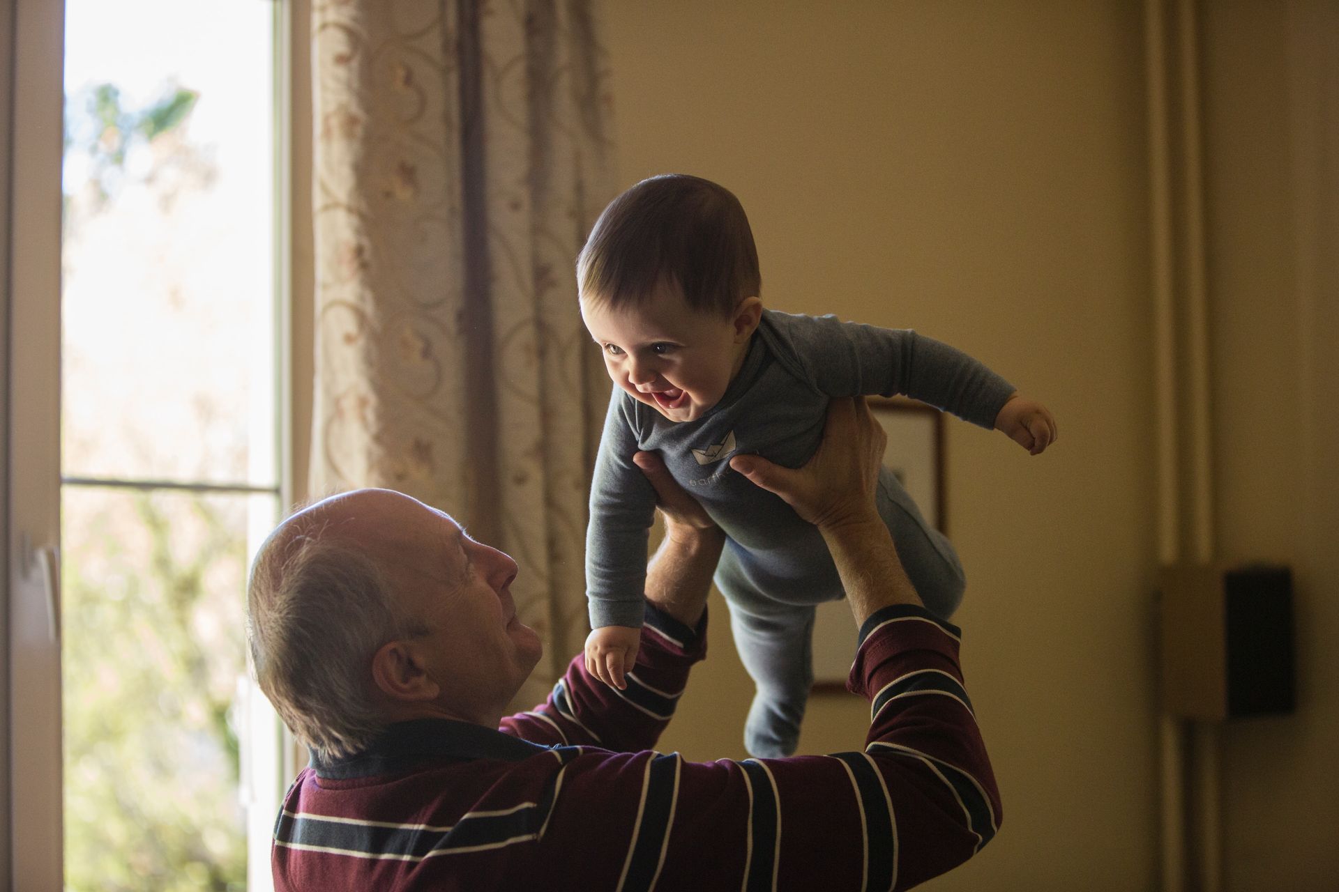 Des couples avec enfants et petits-enfants