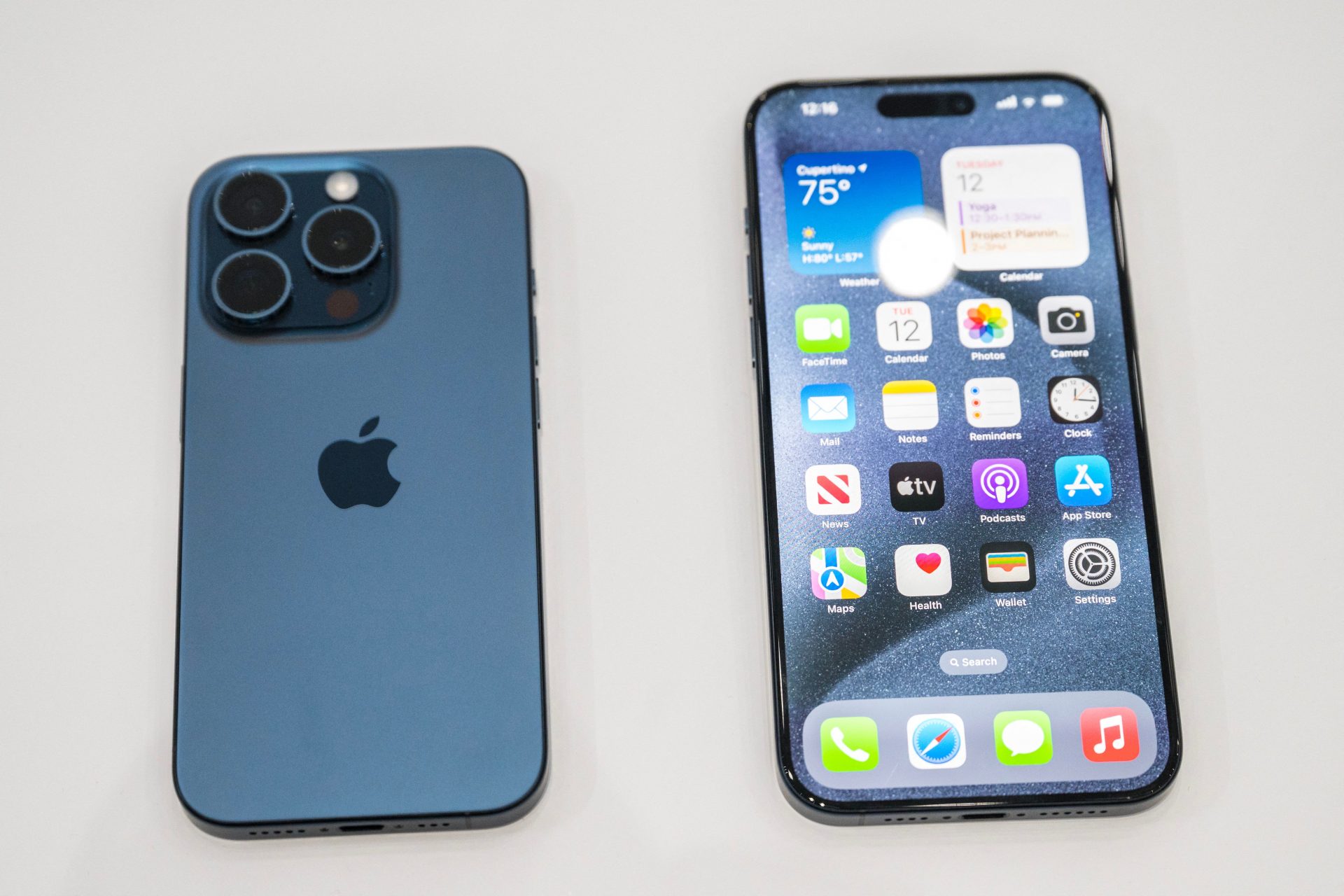 iPhone 15 Pro y Pro Max (2023)