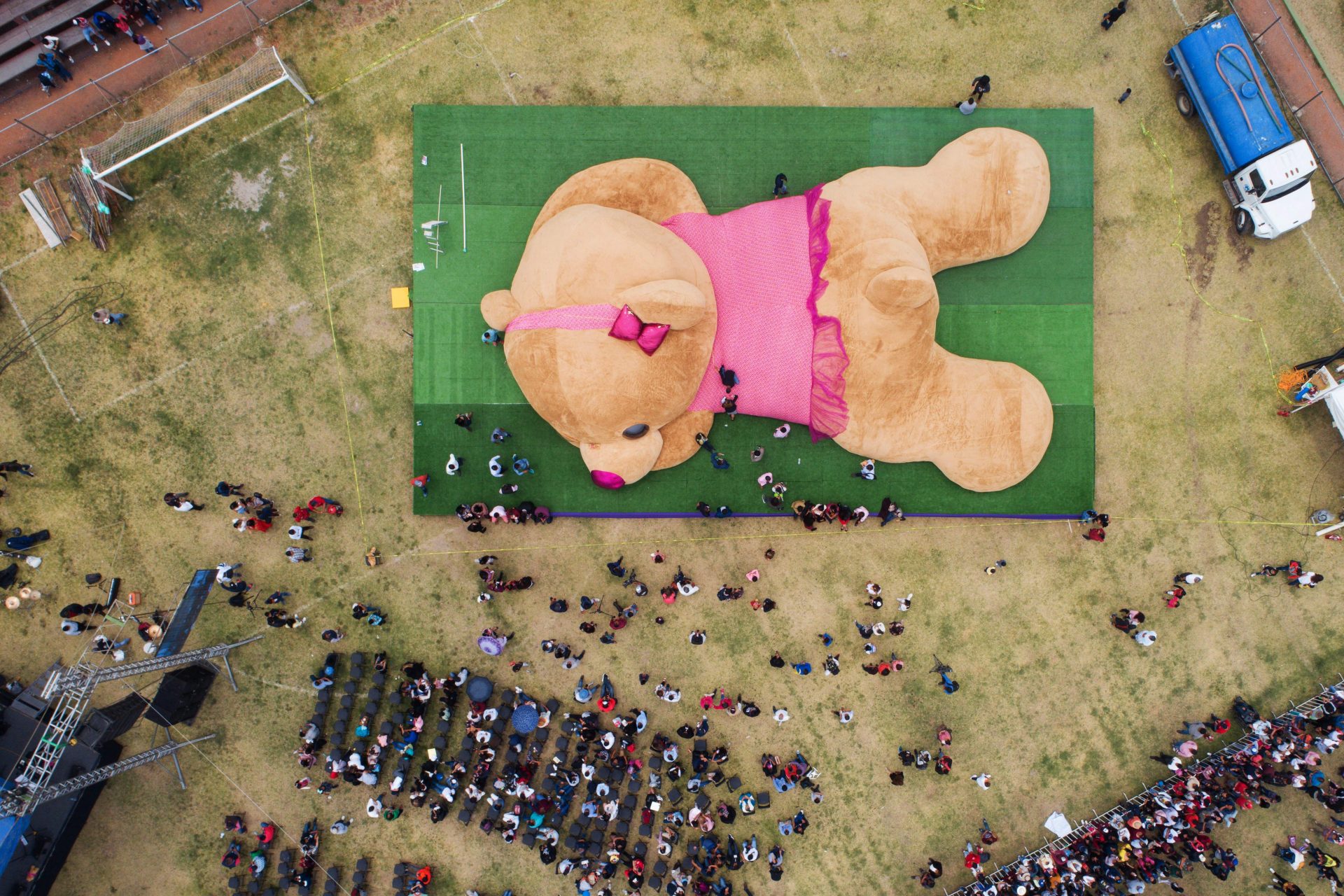 World's biggest teddy bear