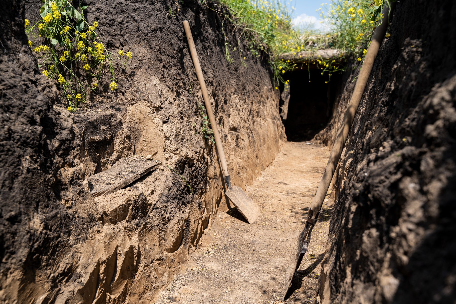 La tétrica sorpresa que las tropas rusas nunca habrían esperado encontrar cavando trincheras