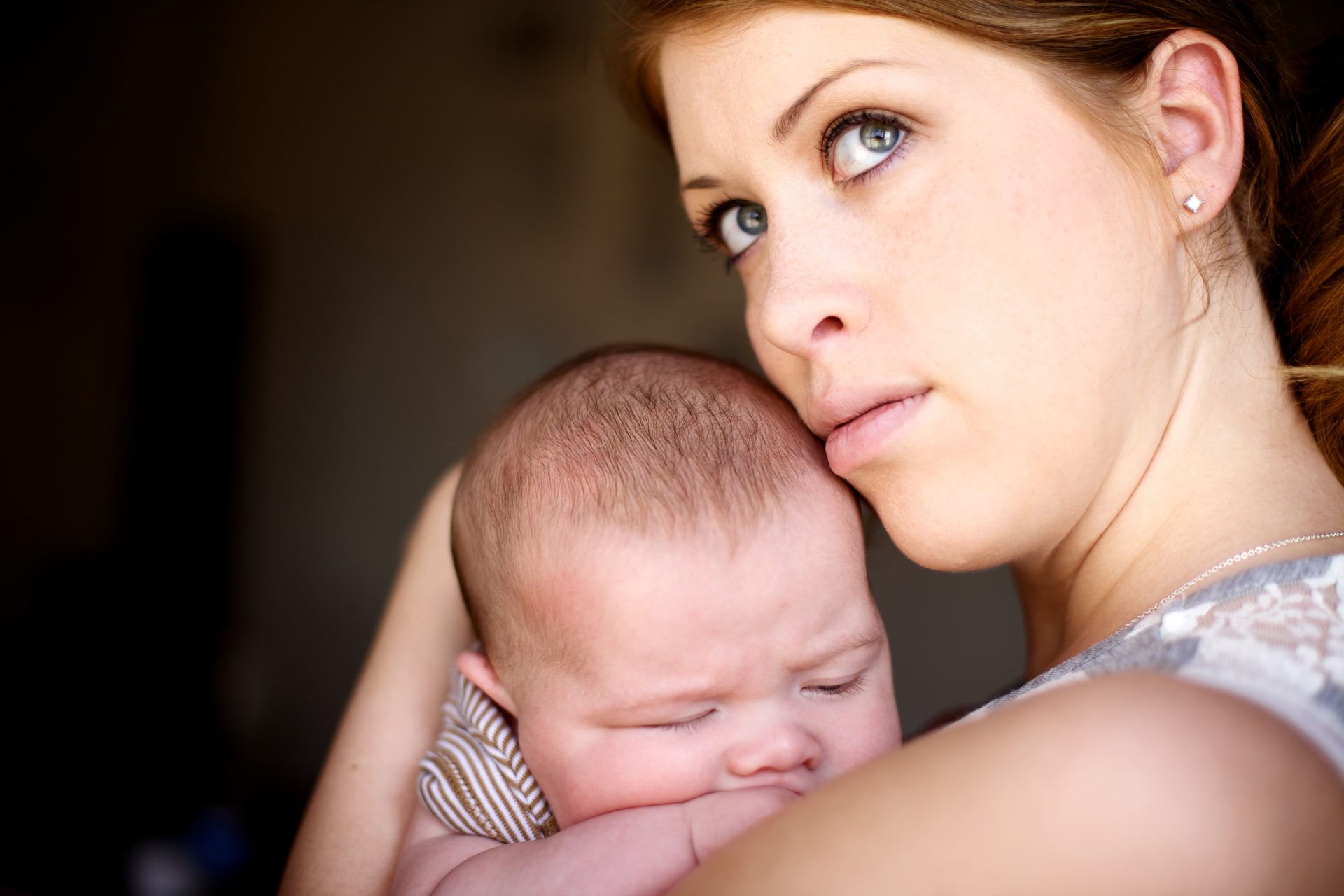 Las madres en situación de pobreza son más propensas a la depresión posparto