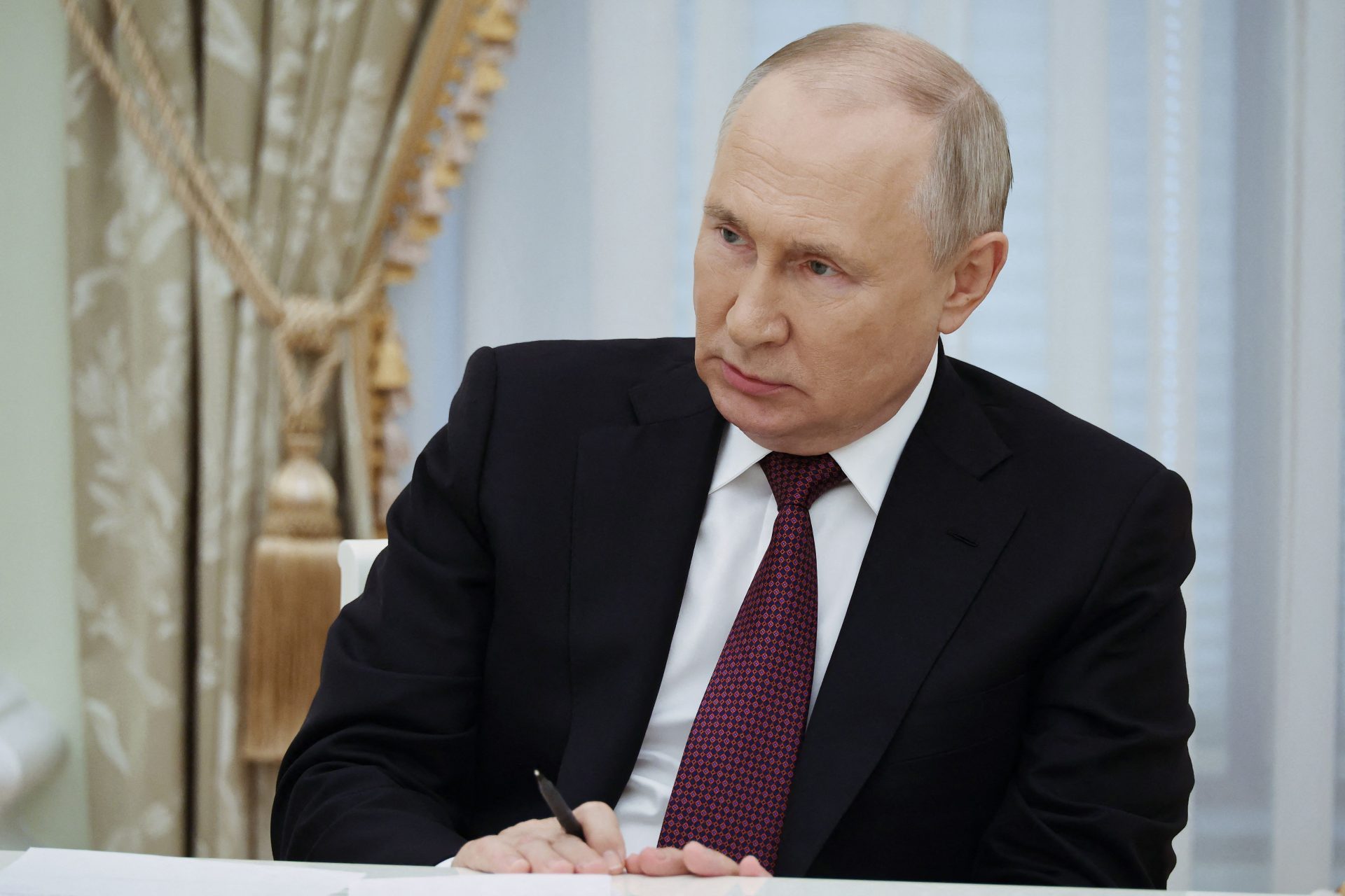 孤立を深めるロシア政権：プーチン政権から距離を置く盟友たち