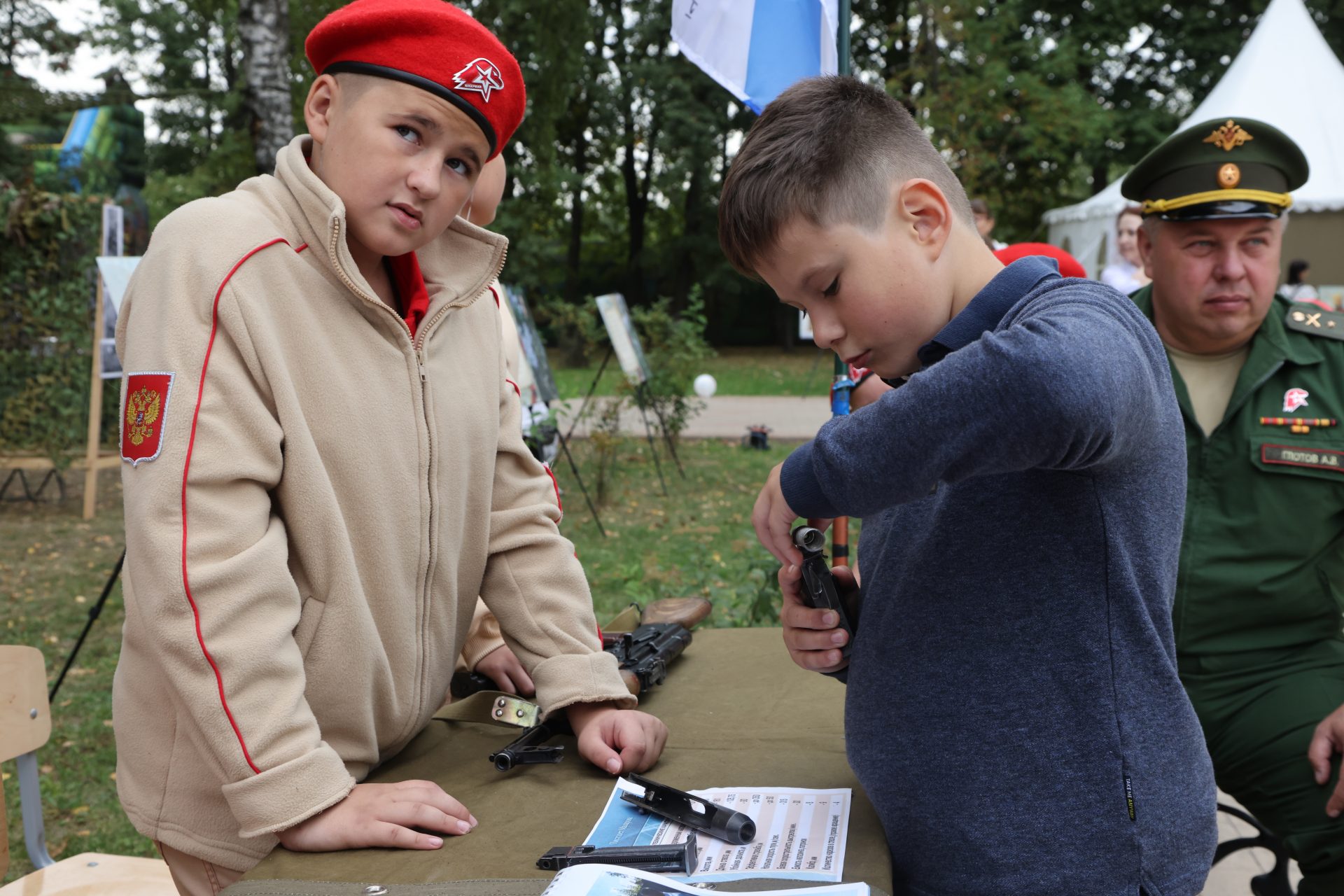 ¿Niños con Kalashnikovs? La nueva asignatura escolar de Putin