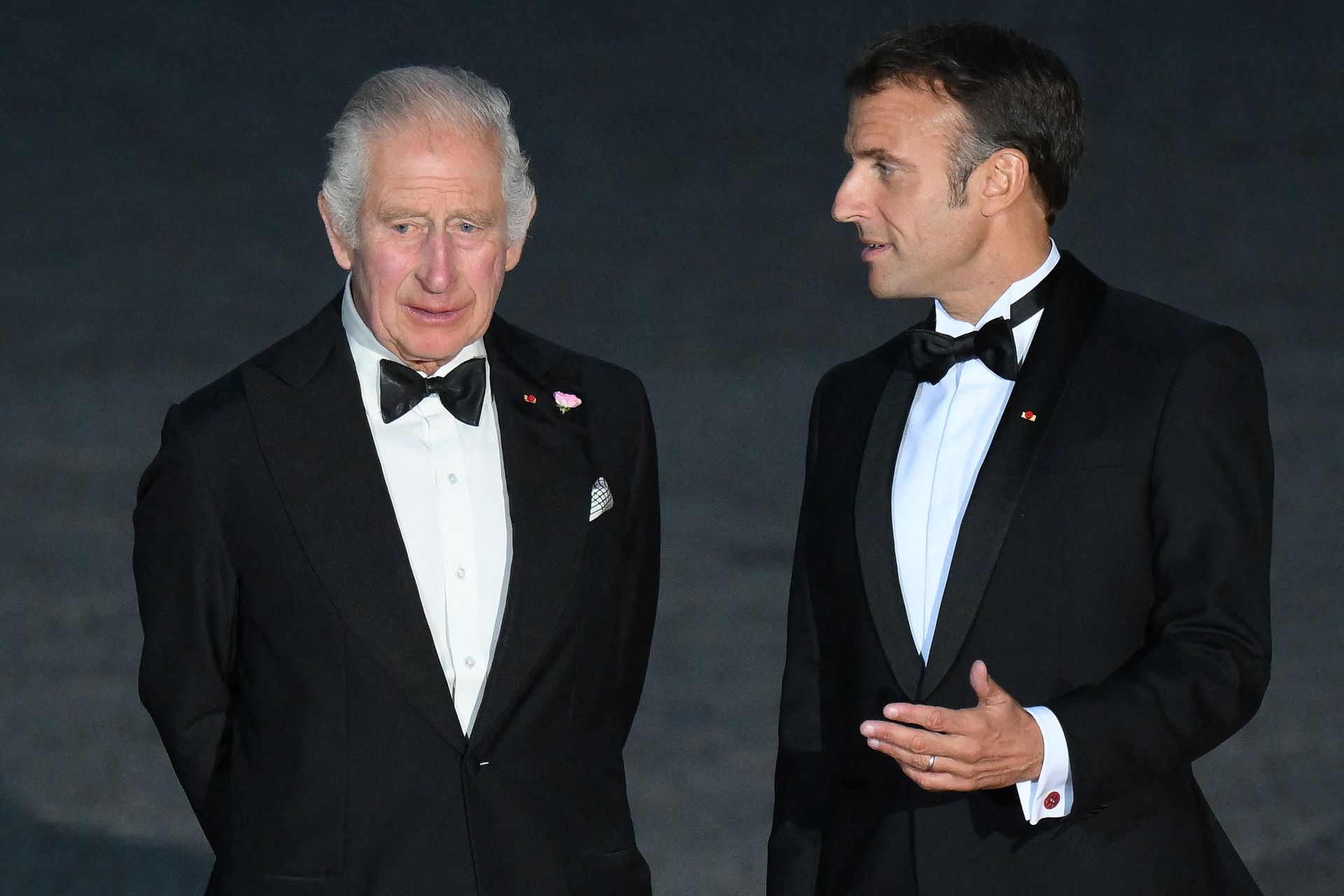 Qui étaient les invités de marque présents au dîner de Charles III à Versailles ?