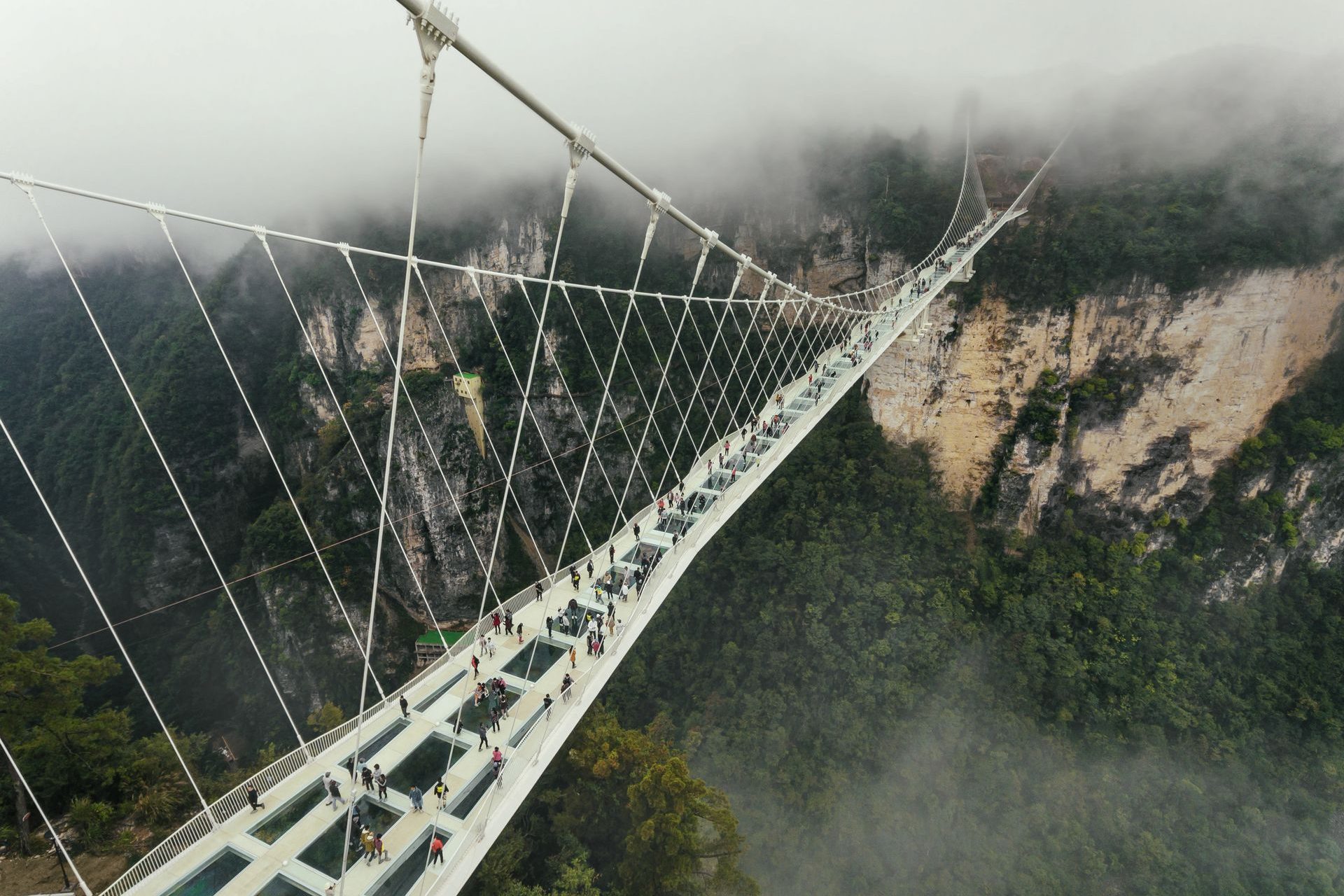 Le pont en verre de Zhangjiajie (Chine)