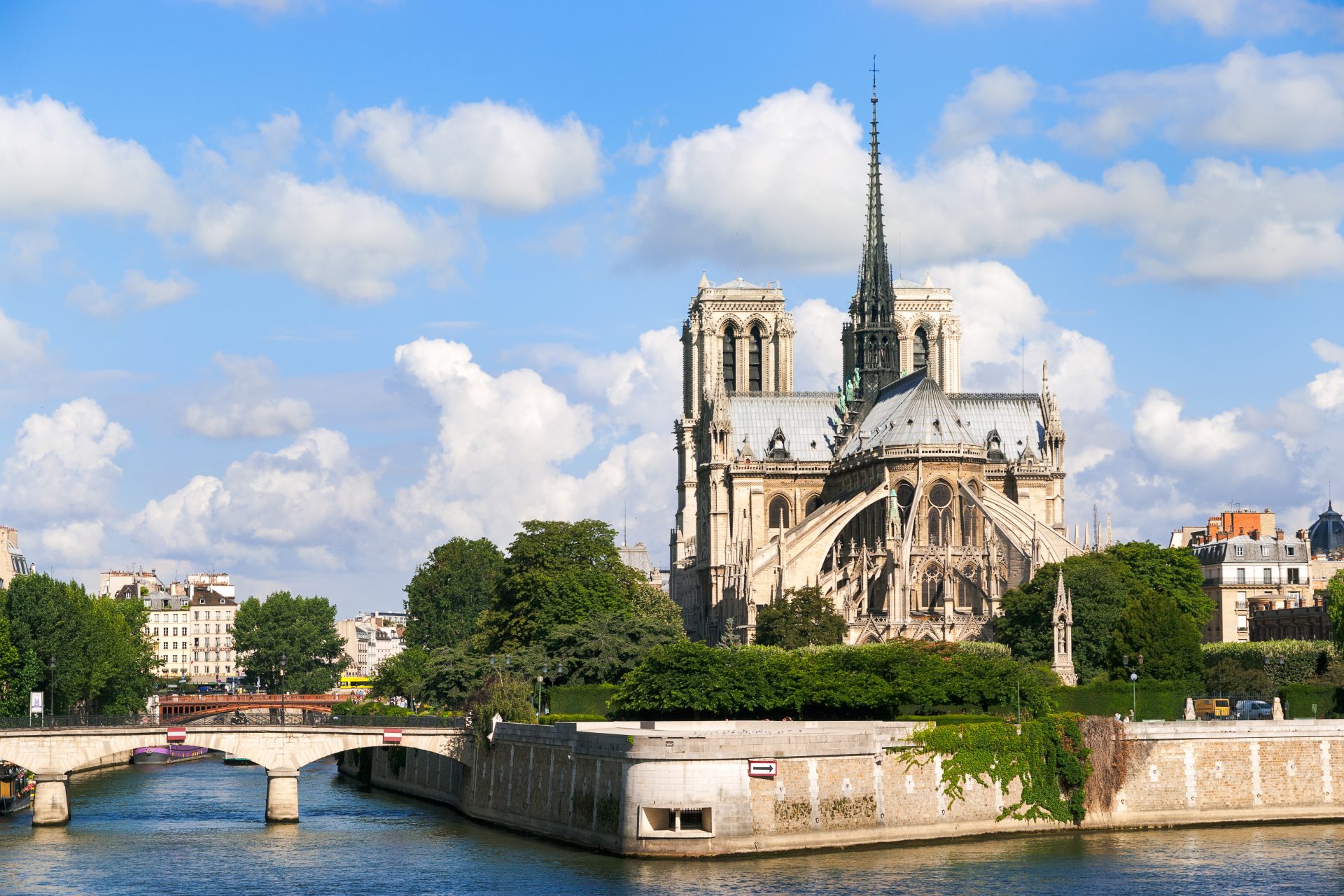 August 14, 1218: a fire ravaged Notre Dame