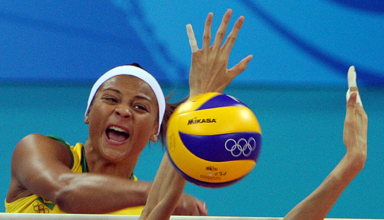 Olympic volleyball champion Walewska dies aged 43 after falling from building