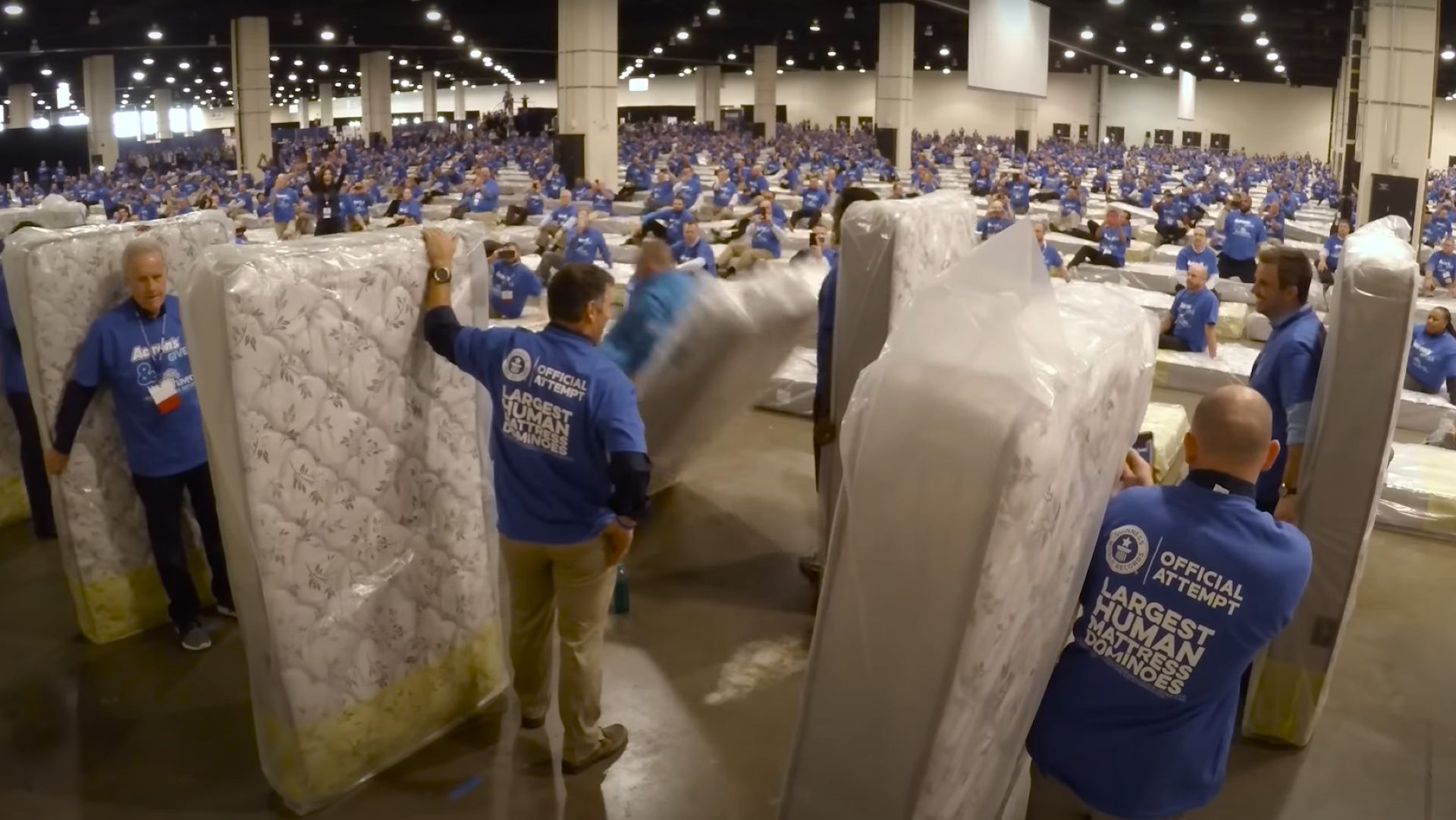 Largest human mattress dominoes