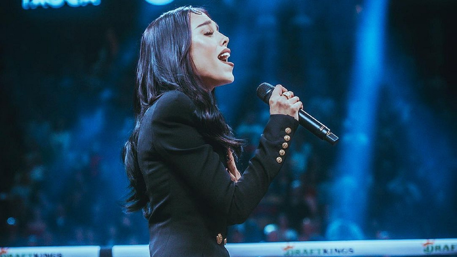 Tras nervios y ansiedad, Danna Paola venció su miedo a cantar Himno Nacional Mexicano: ‘Lo logré’