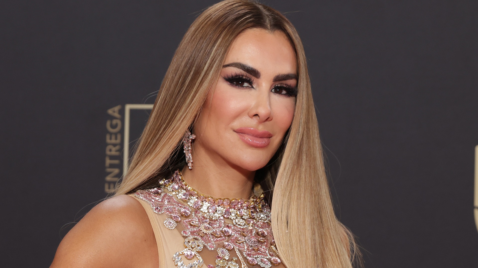 Ninel Conde revela que desea ser mamá vía vientre de alquiler 