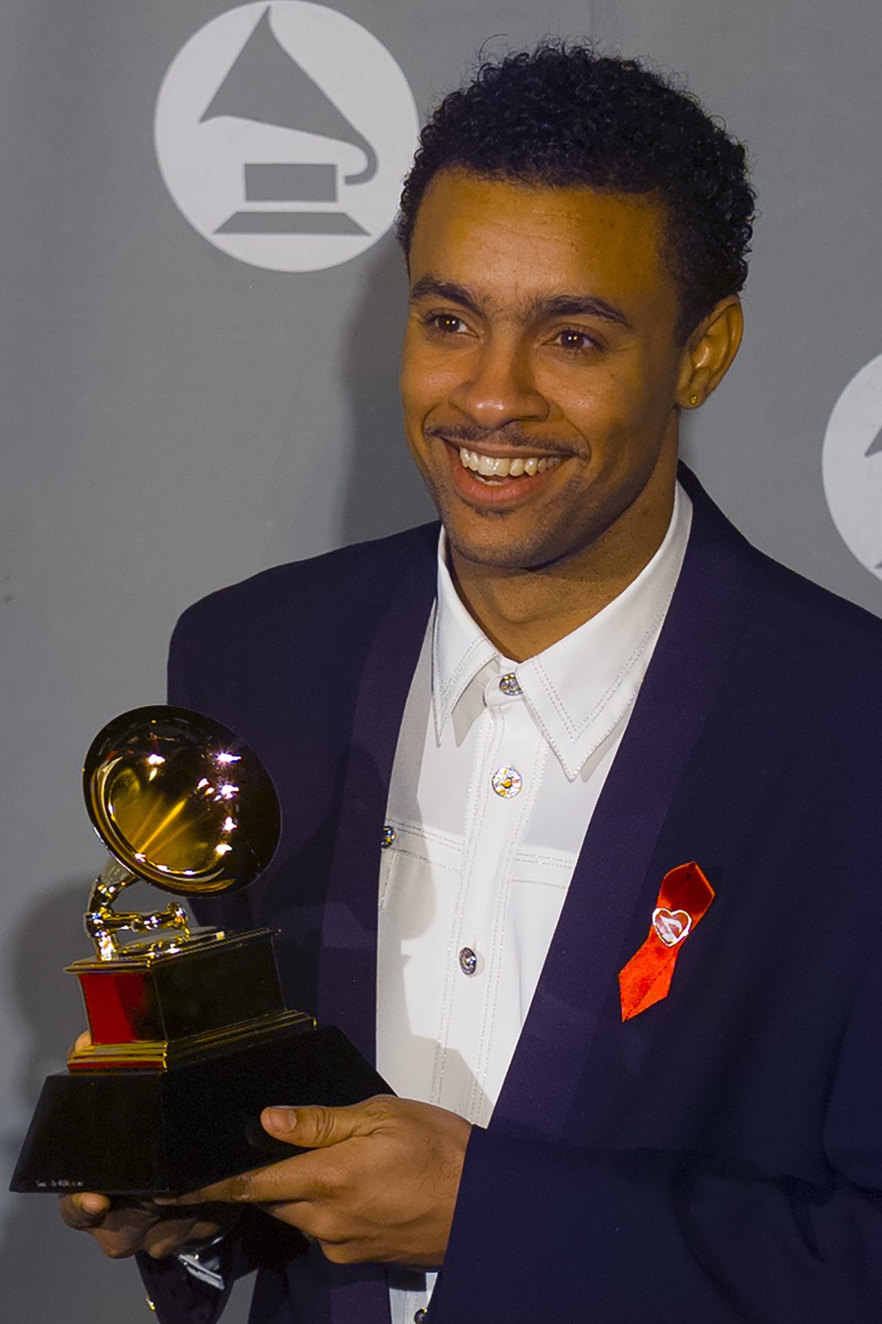 Ganó su primer premio Grammy en 1996.