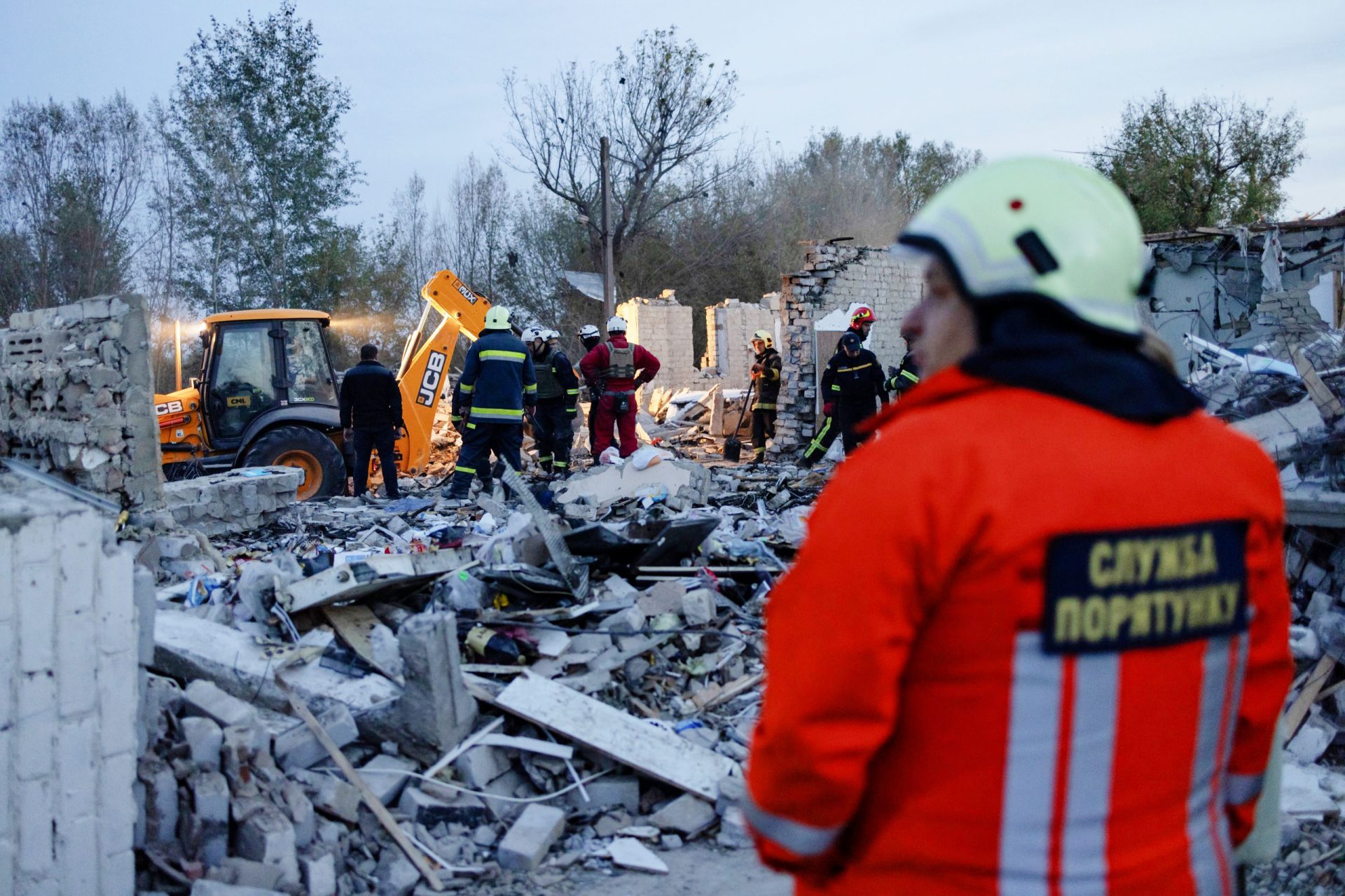 Las imágenes del ataque de Rusia contra civiles en Járkov: más de 50 muertos, entre ellos, un niño