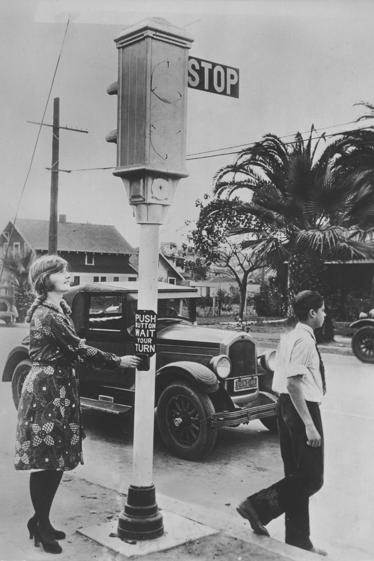 世界初の自動信号機
