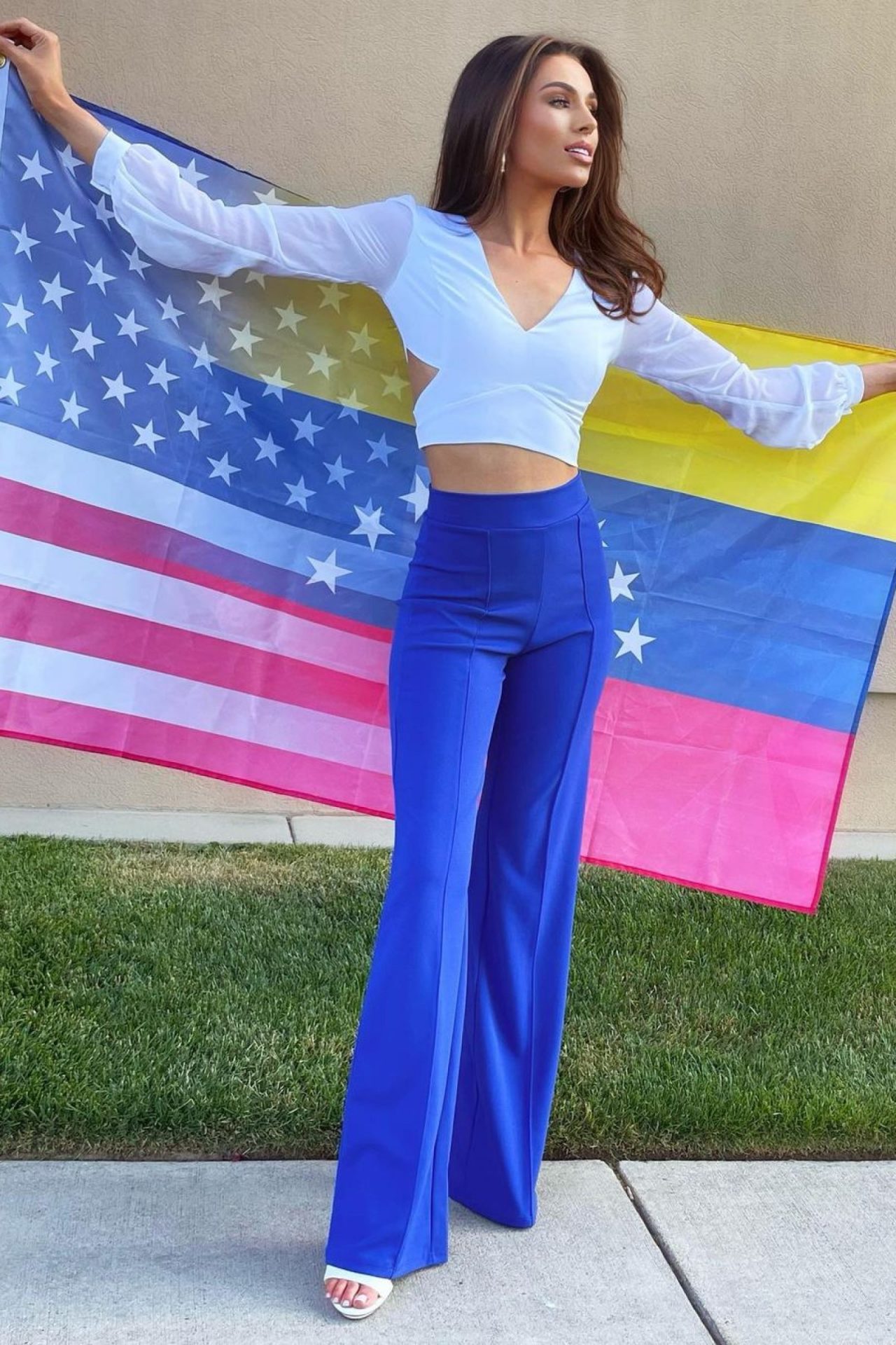 Una latina representando a Miss USA