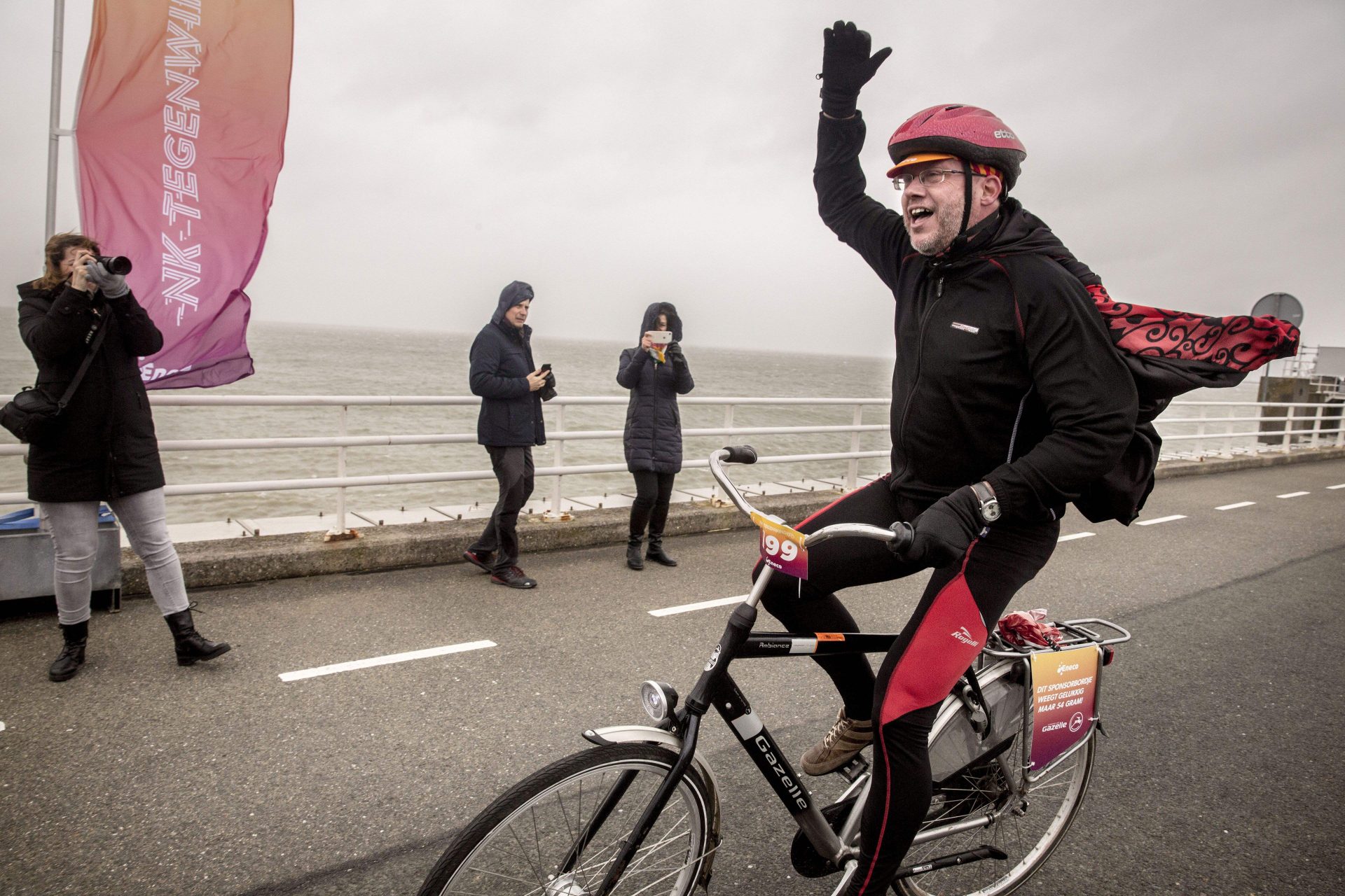 Bizarre: Dutch Headwind Cycling Championships cancelled due to ... too much wind