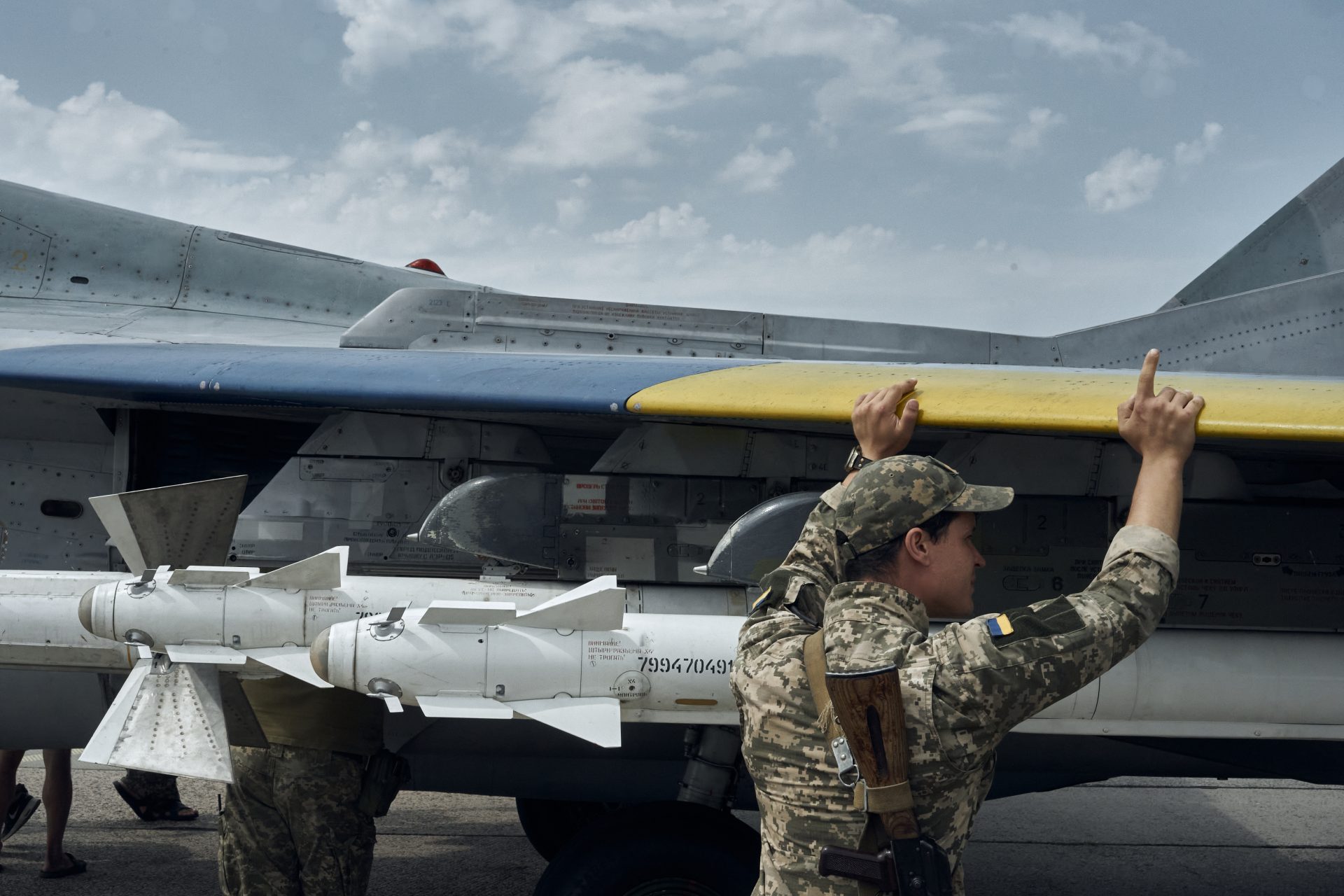 Le brouillage russe affecte les armes américaines en Ukraine, mais une bombe fonctionne toujours bien