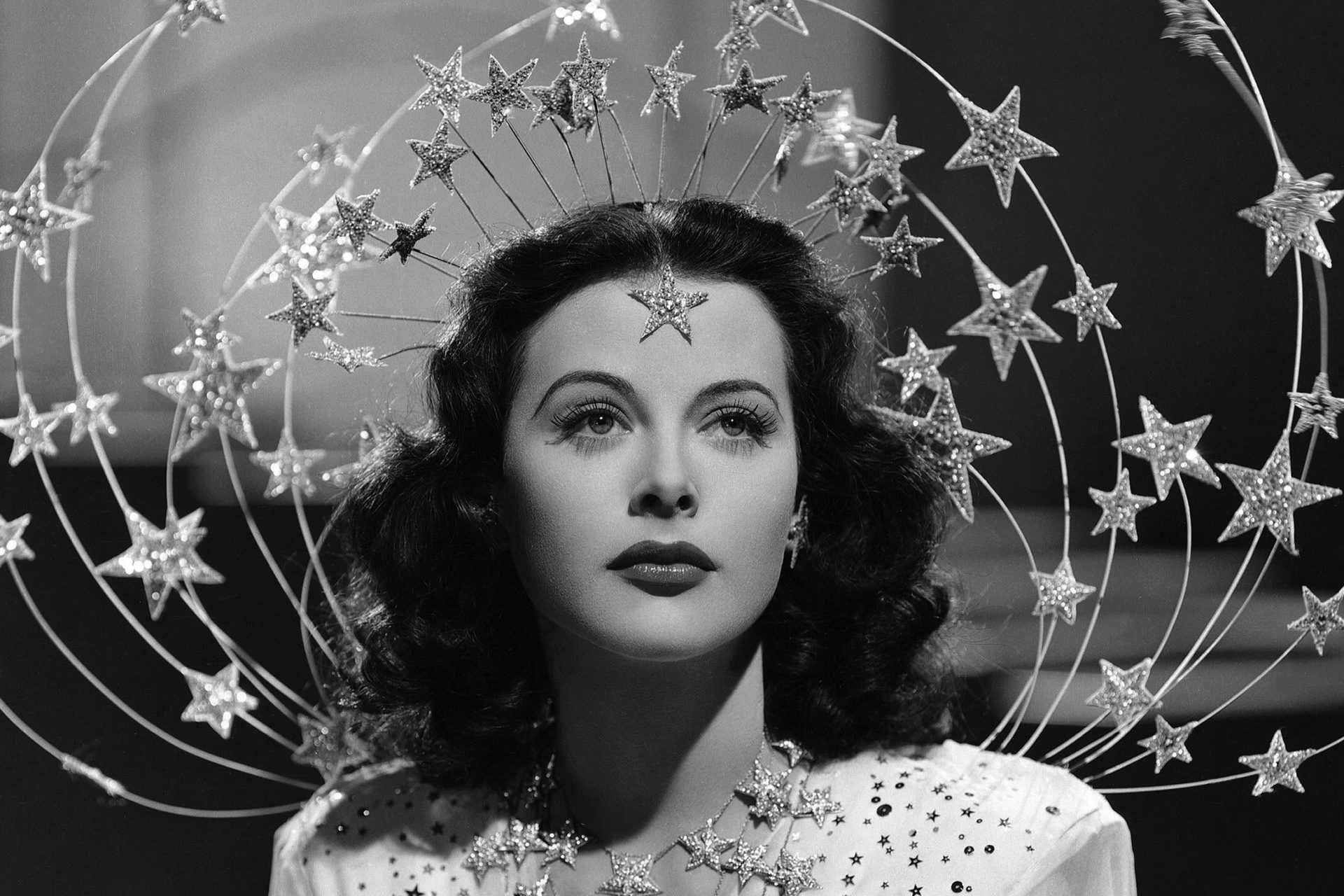 Hedy Lamarr becomes unrecognizable 