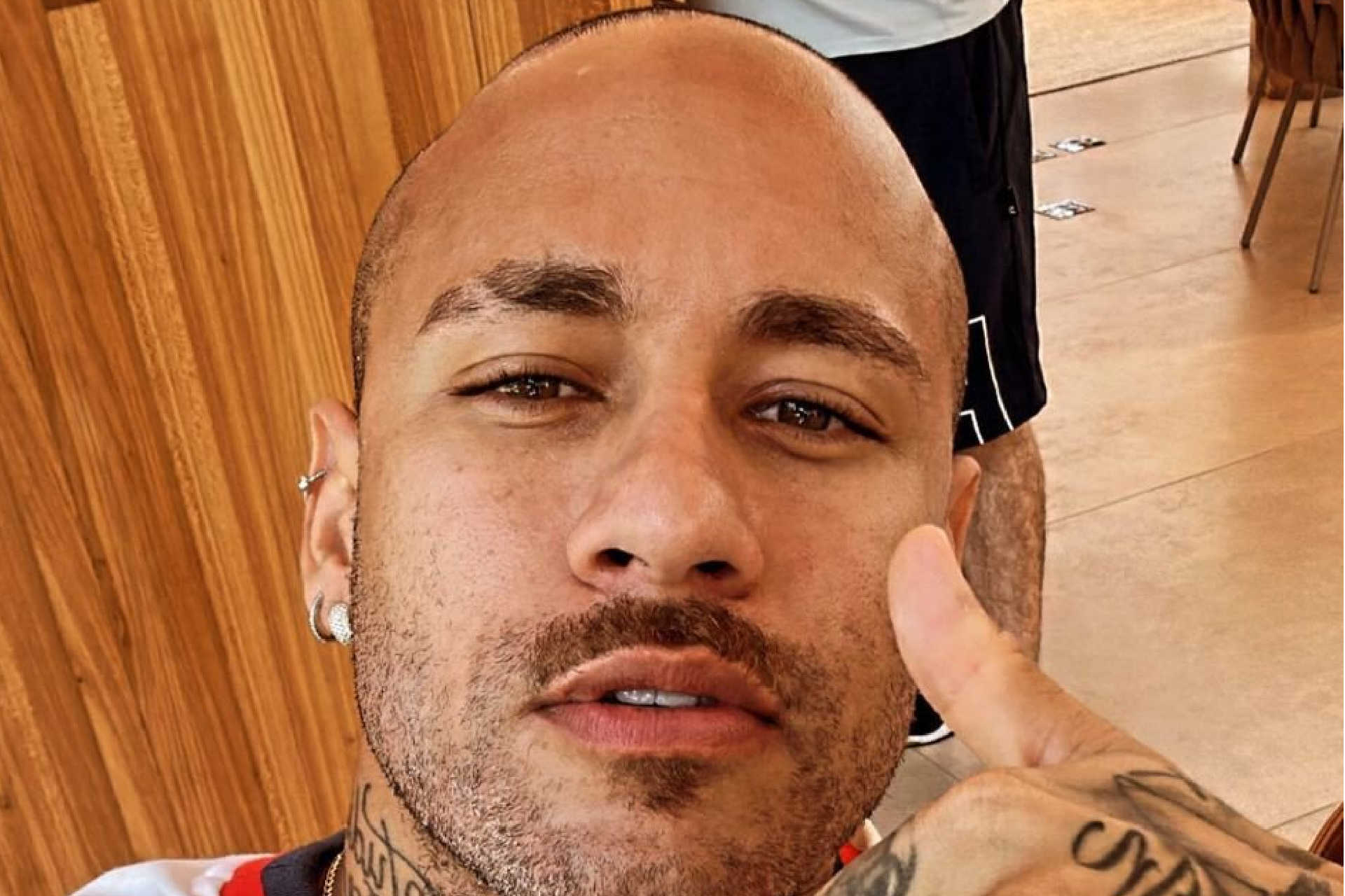 Las redes explotan con el nuevo look de Neymar