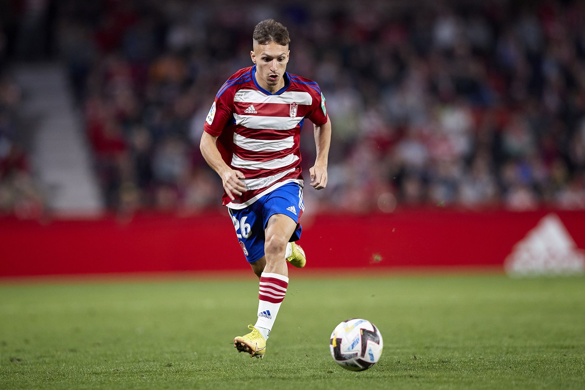 Debut con el primer equipo del Granada