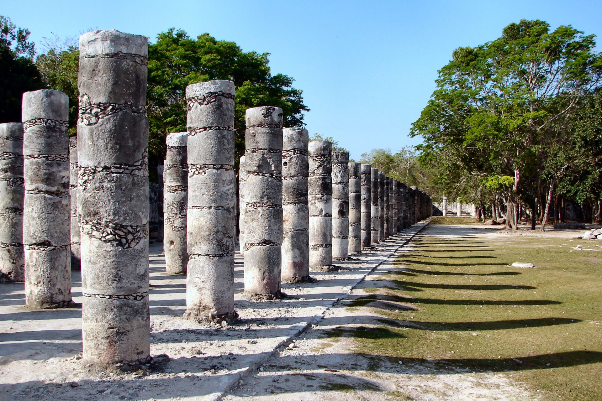 'Am Rande des Brunnens der Itzá'