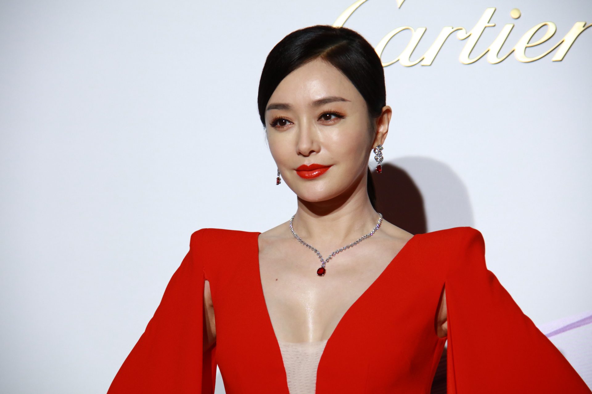 Qin Lan is afflicted with an incurable condition