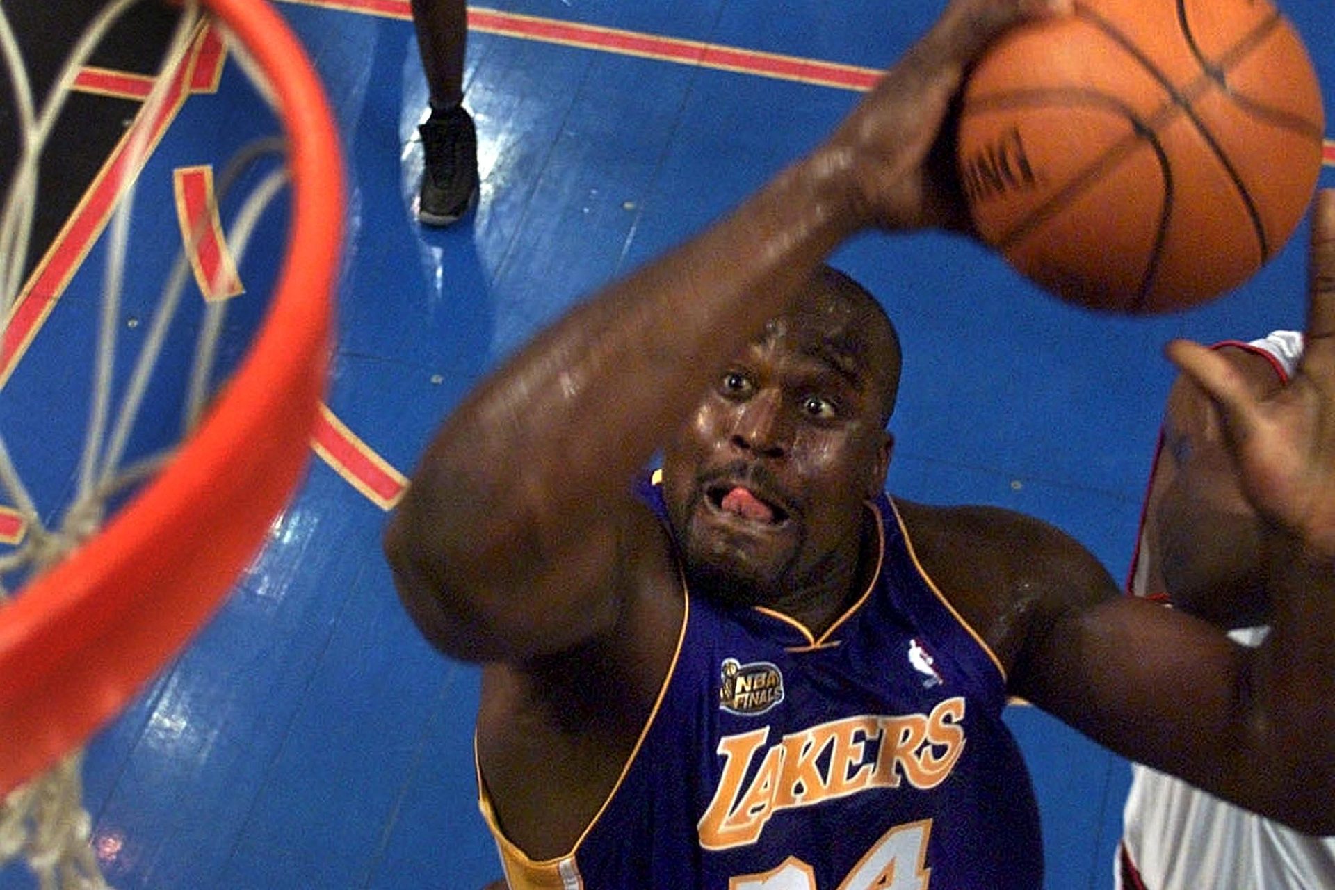 Refrigerador con función de dispensación de agua y hielo - Shaquille O'Neal