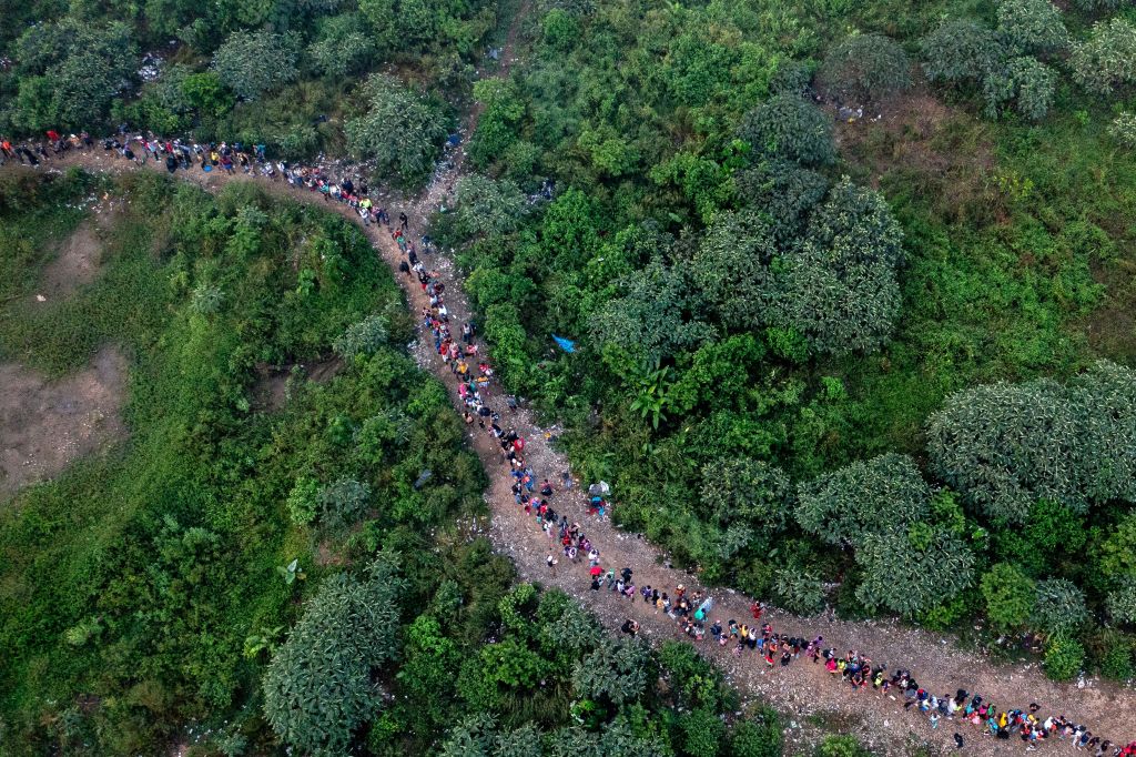 A través del peligroso tapón del Darién 