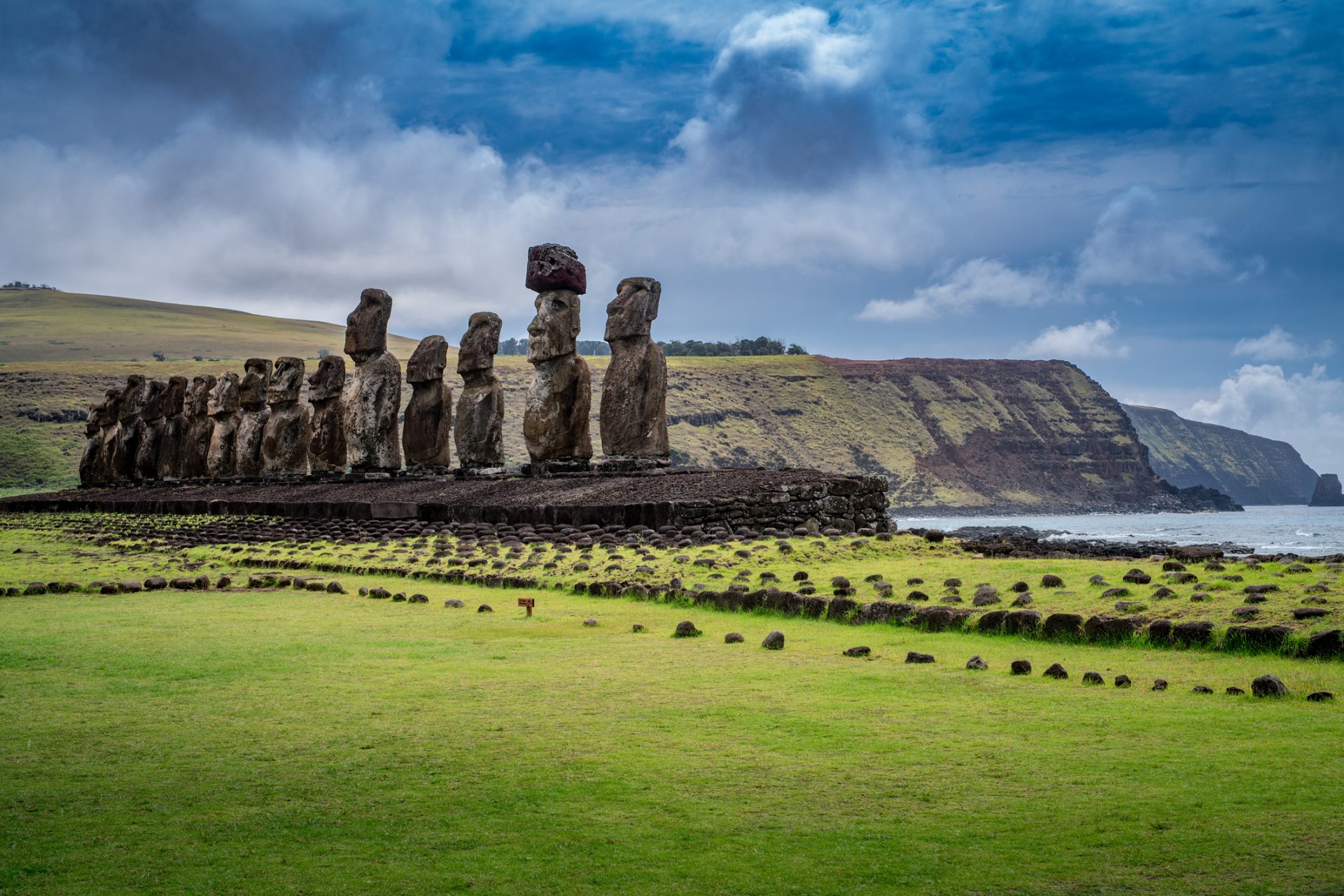 Over 900 mega statues on the island 