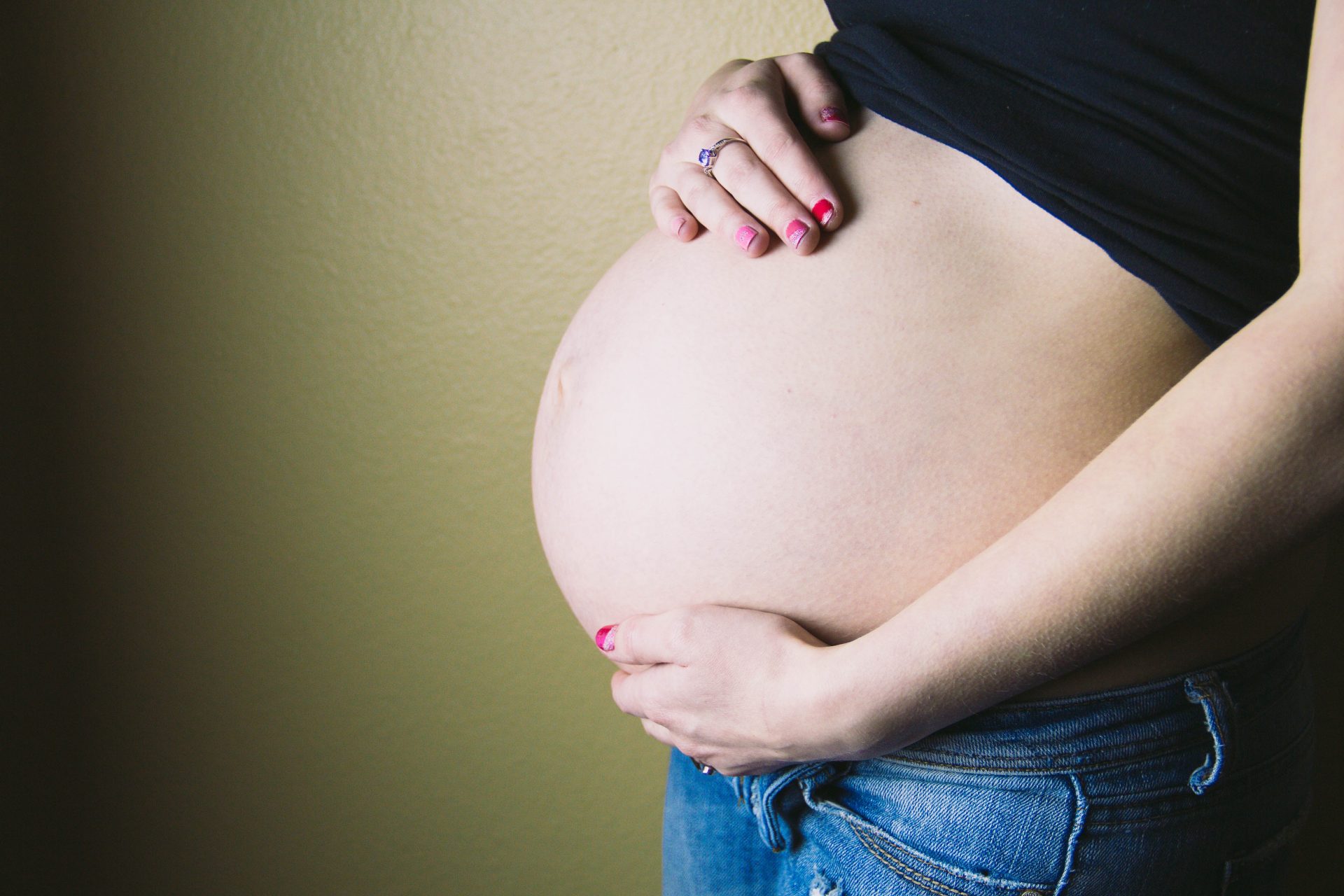 About 2% of people experience hyperemesis gravidarum