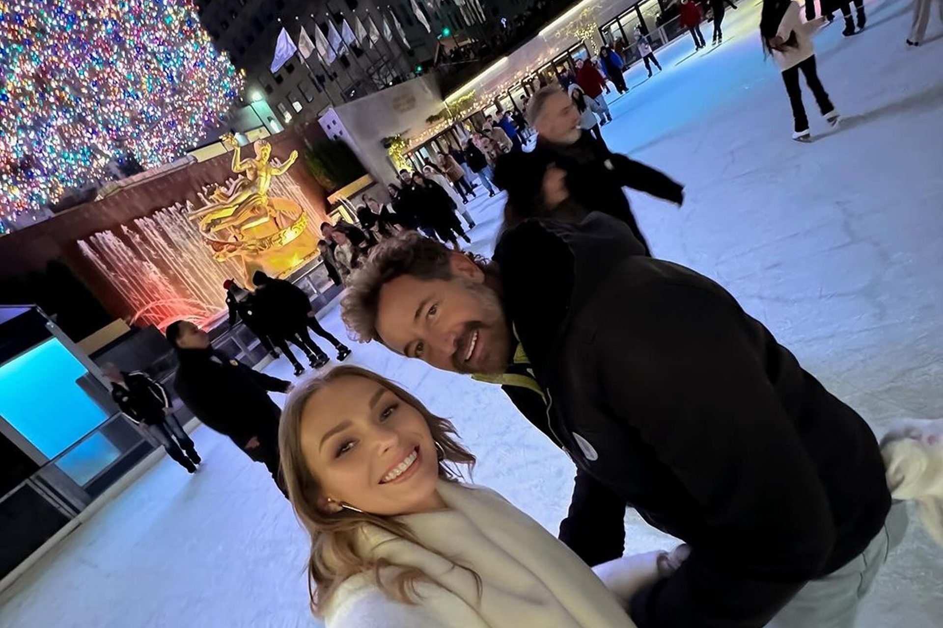 Patinaron en el Rockefeller Center