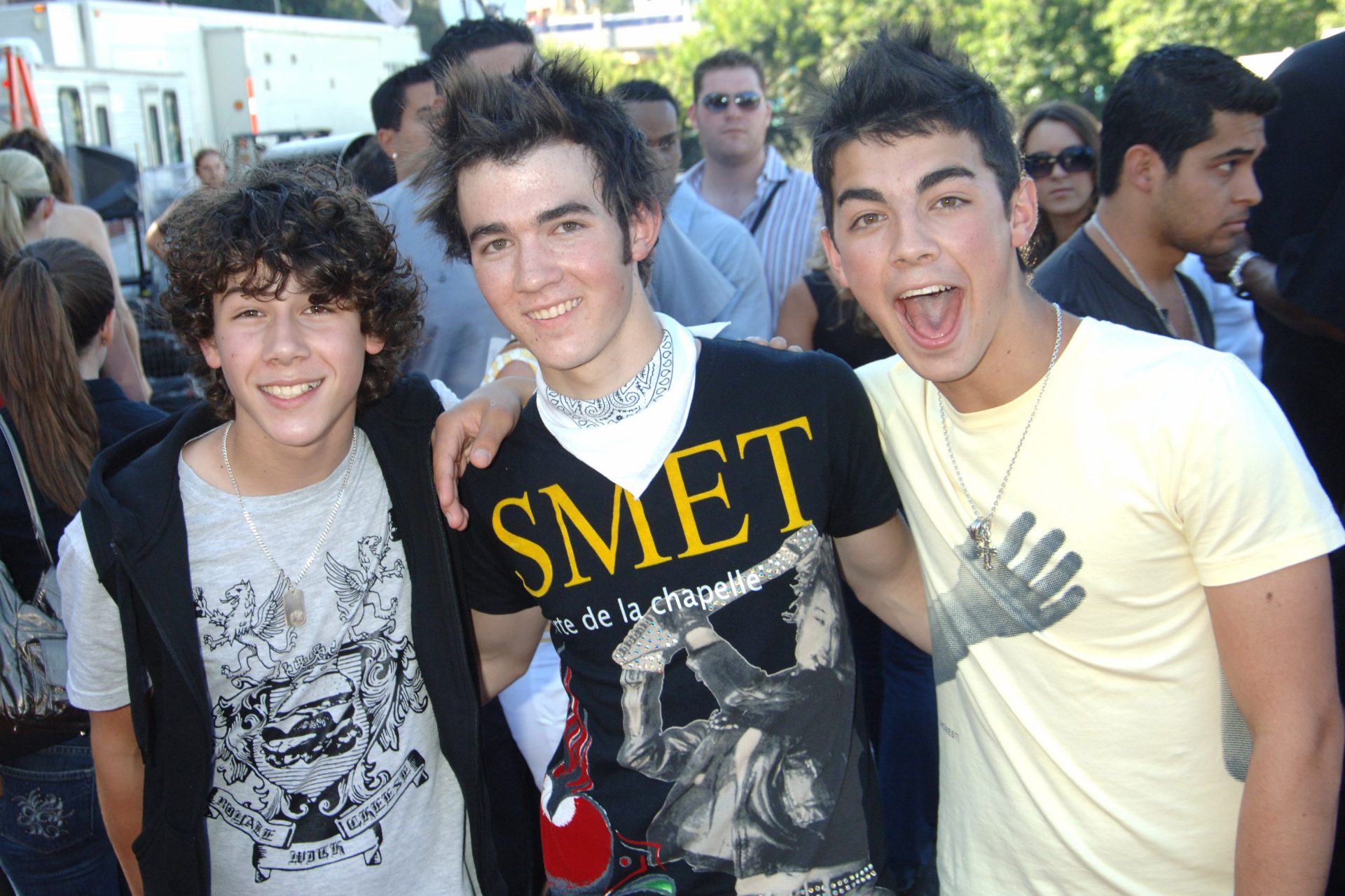 La transformación de los 'Jonas Brothers': de prepúberes a ídolos musculados
