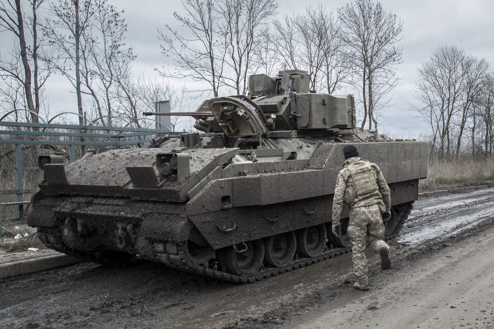 Stunning footage reveals an M2 Bradley going head-to-head with a Russian vehicle