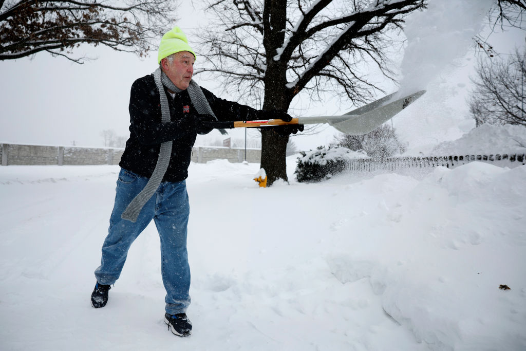 Tennessee y Oregon permanecen en estado de emergencia