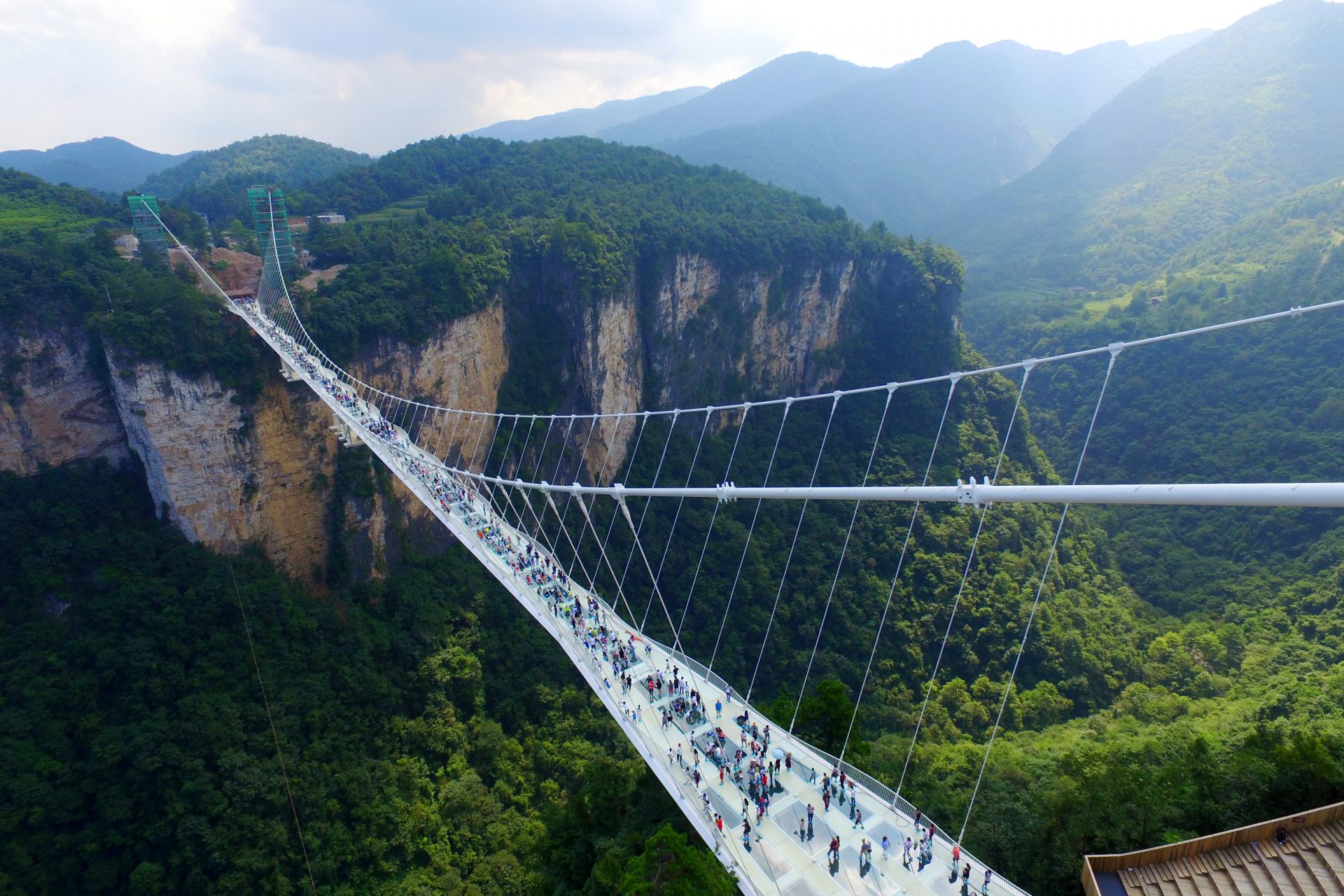 Ponte com fundo de vidro no Grand Canyon (Zhangjiajie, Hunan)