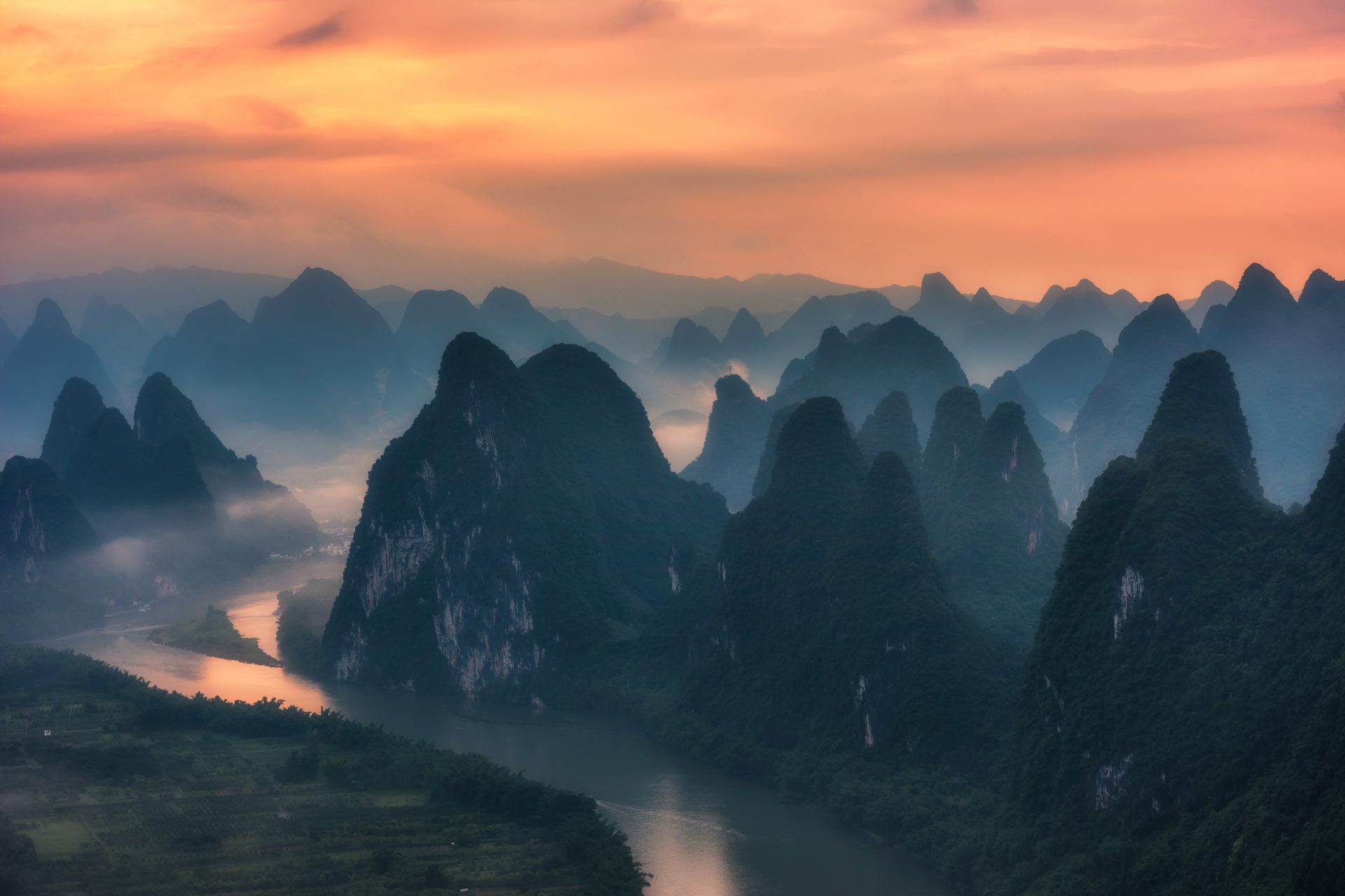 Montanhas rochosas em Xianggong, Guangxi