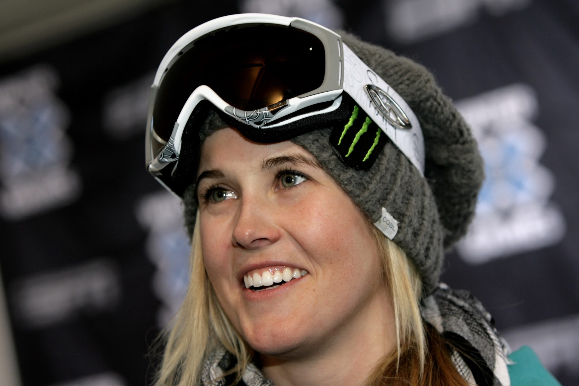 Sarah Burke (2012) - Skiën