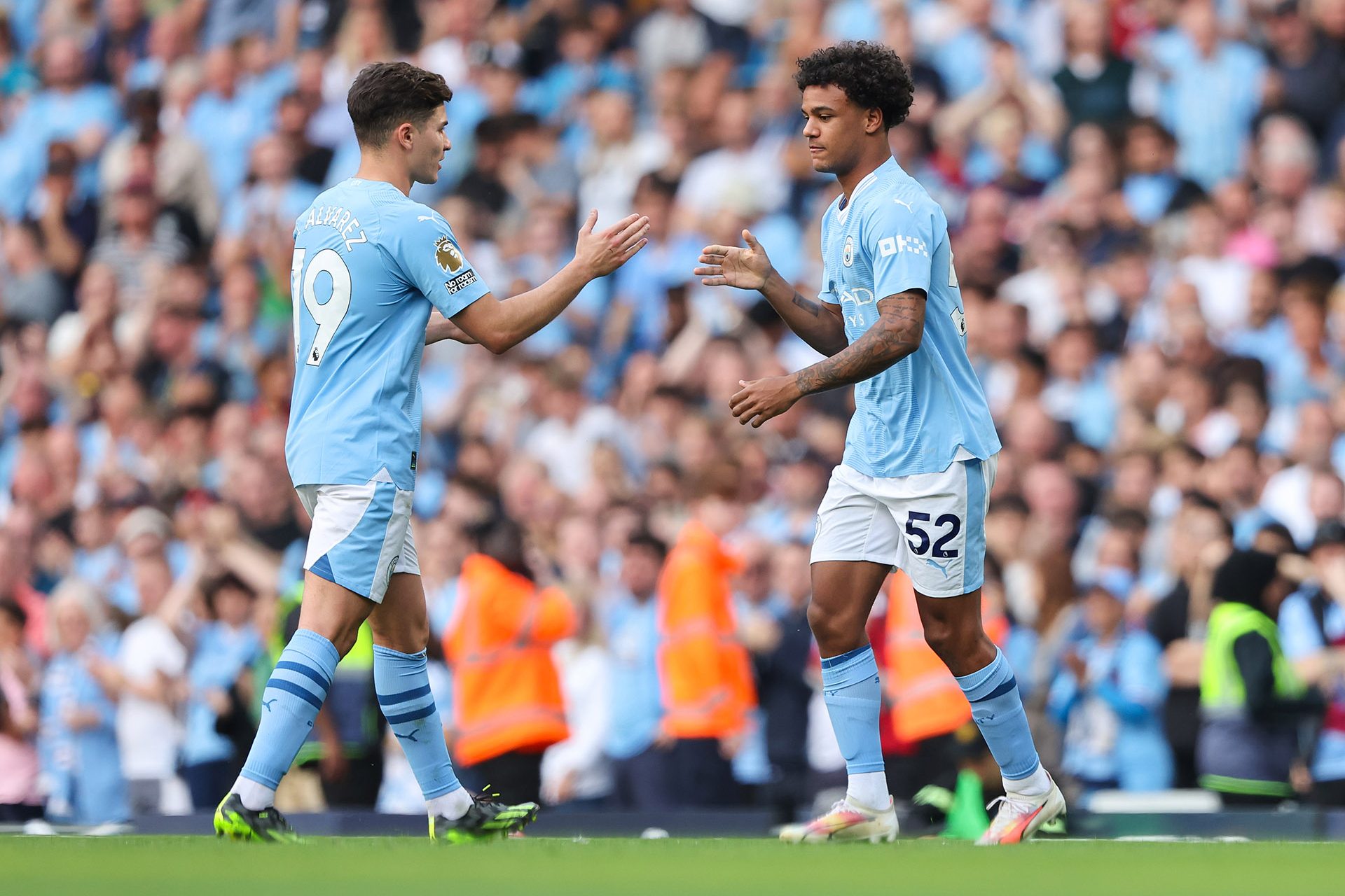 Debüt in der ersten Mannschaft von Manchester City