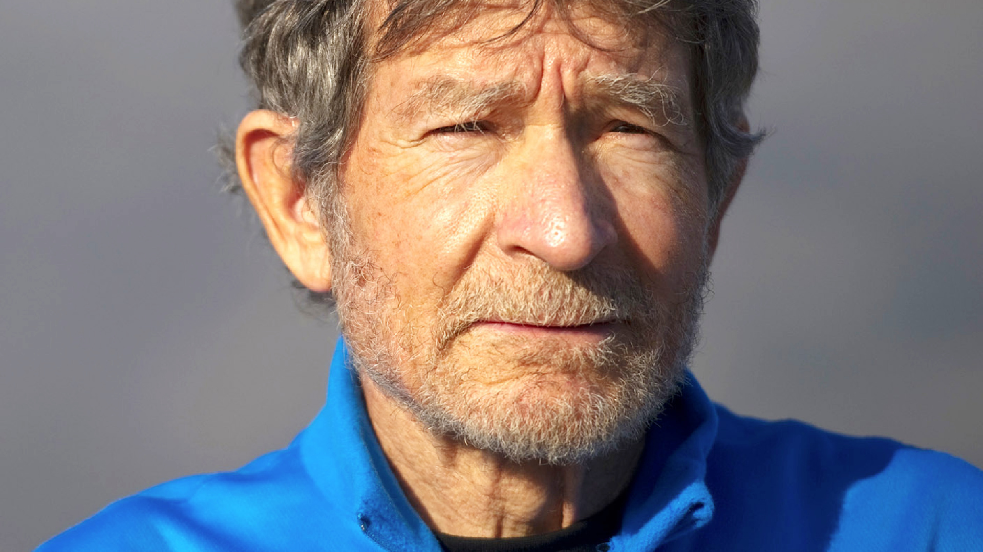 A 85 anni continua a sfidare la montagna: l'incredibile storia dell'alpinista Carlos Soria